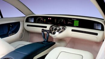Interior do Mercedes-Benz F200 Imagination