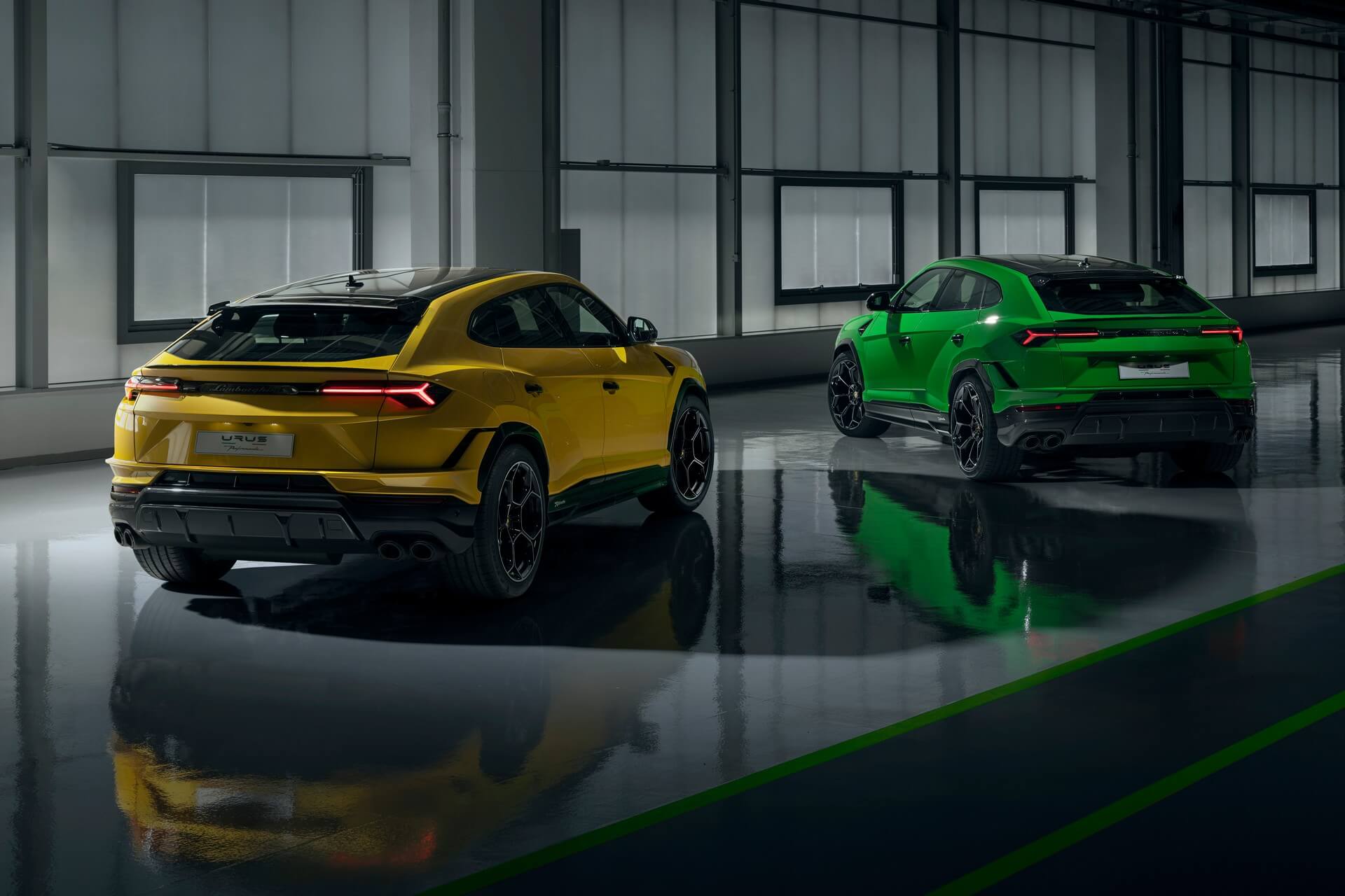 Lamborghini Urus Performante verde e amarelo vistas traseira