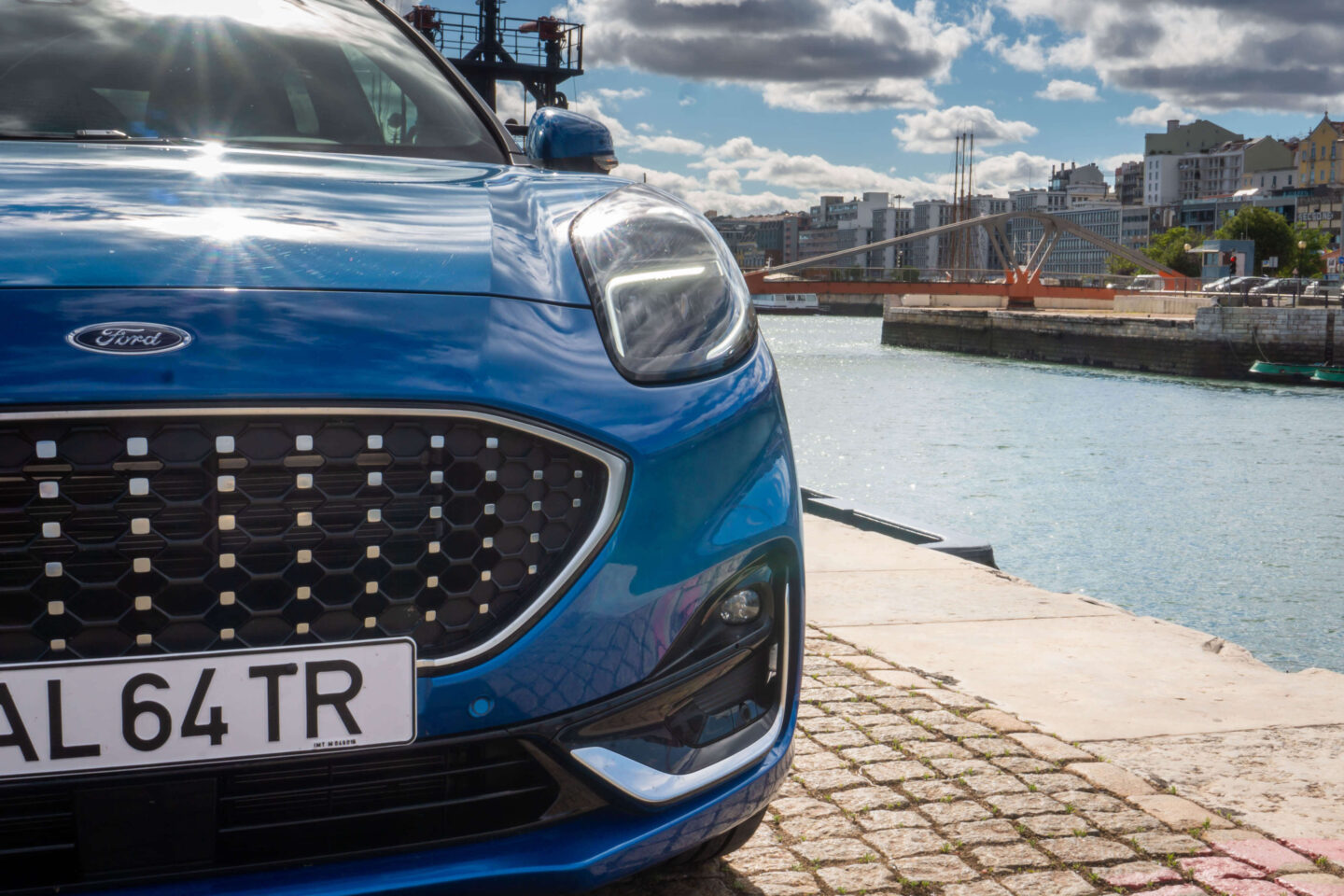 Detalhe da frente Ford Puma ST-Line Vignale