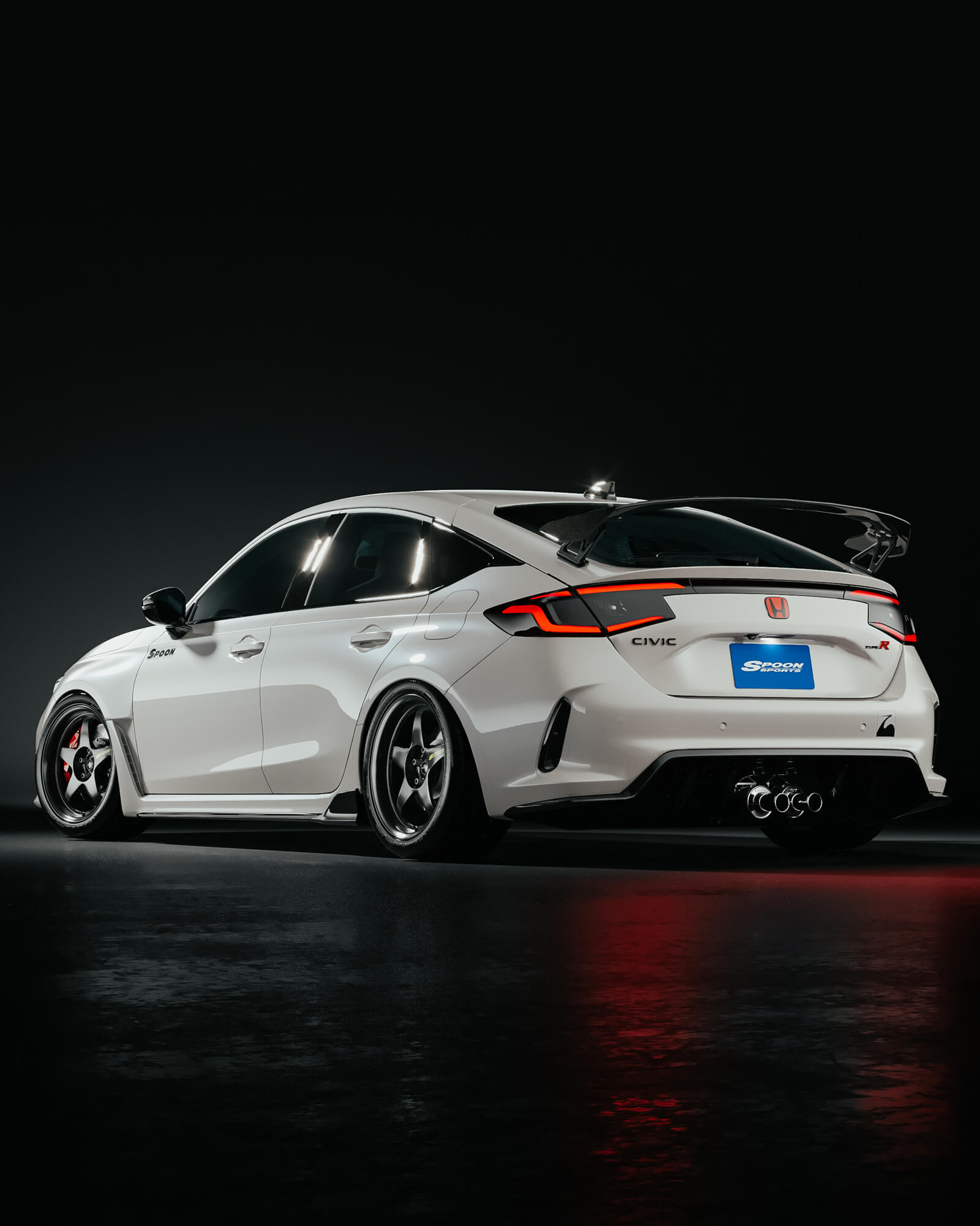 Honda Civic Type R FL5 modificado, vista 3/4 traseira