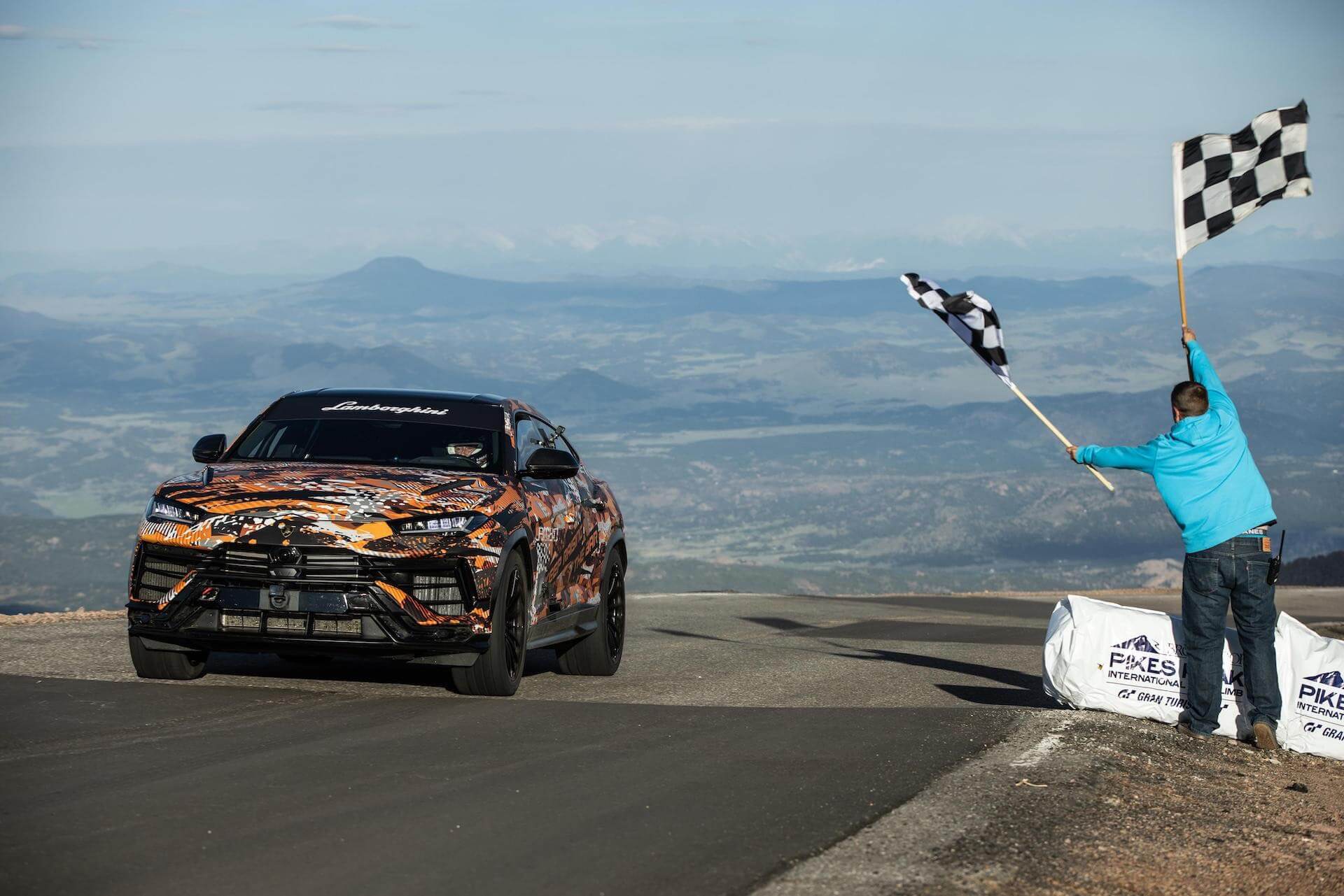 Lamborghini Urus EVO recorde subida Pikes Peak