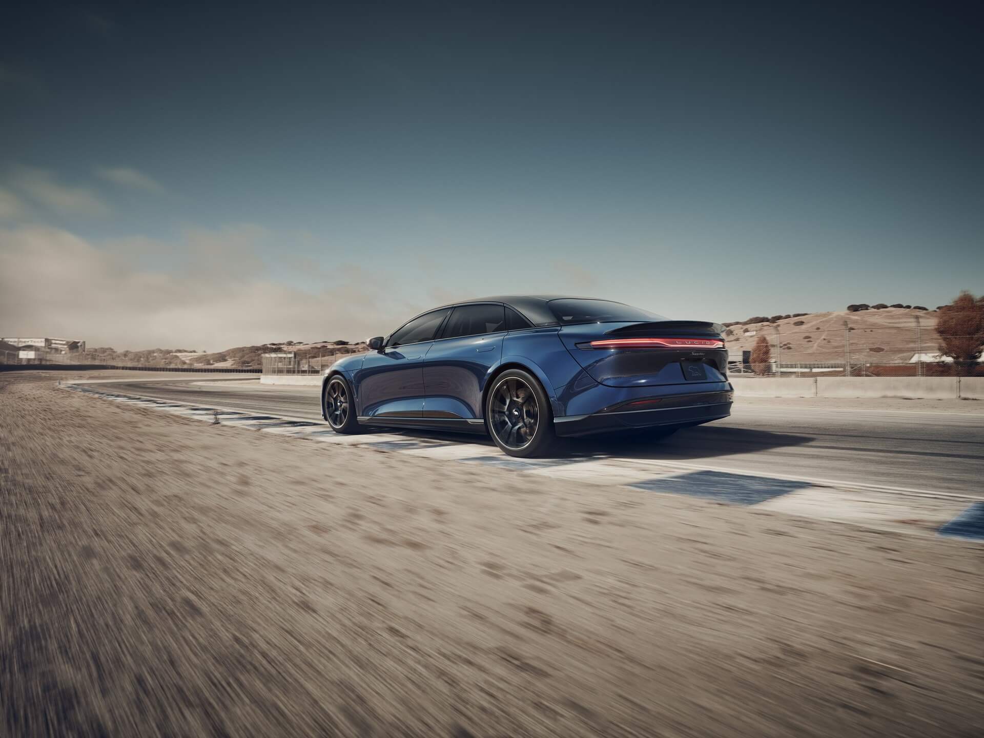 Lucid Air Sapphire vista traseira 3/4