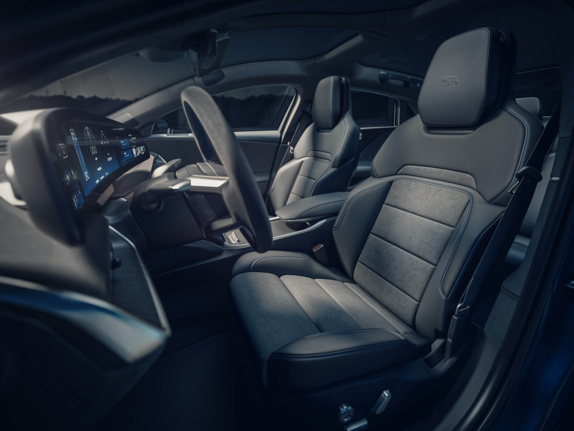 Lucid Air Sapphire interior bancos dianteiros