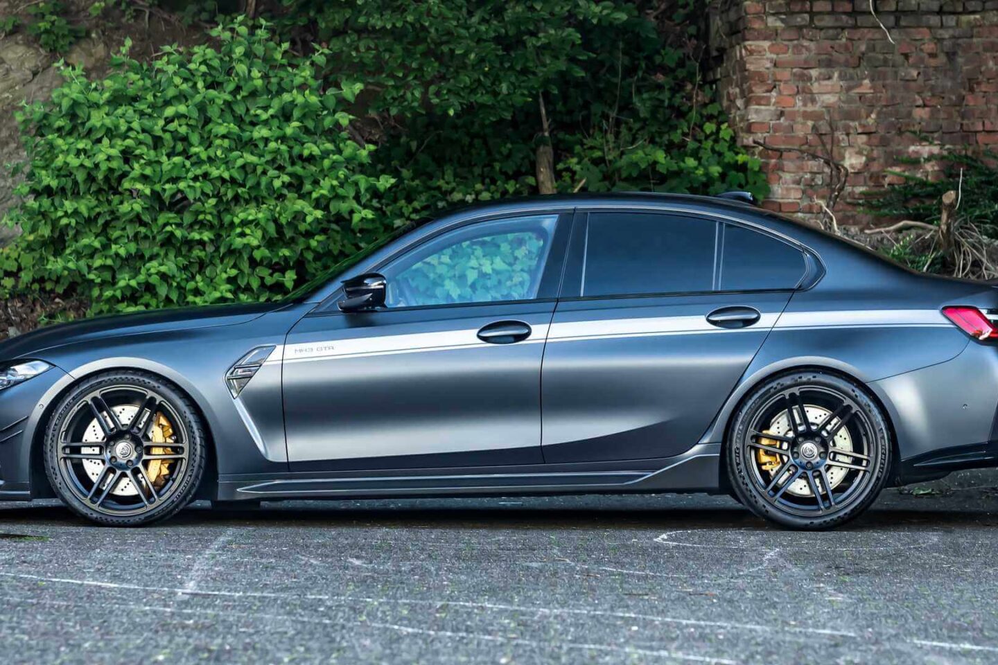 Manhattan MH3 GTR side