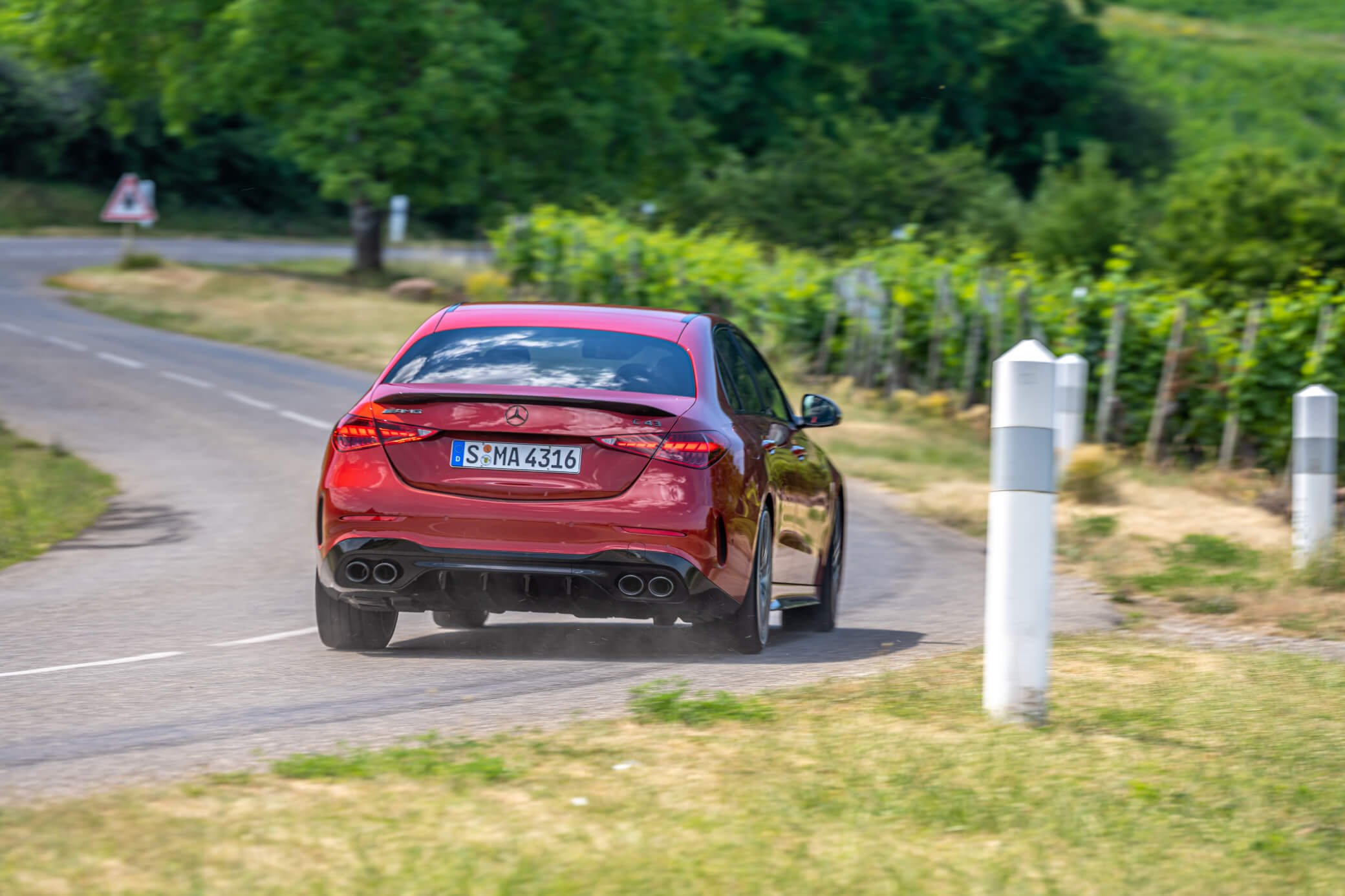 Mercedes-AMG C 43 a curvar