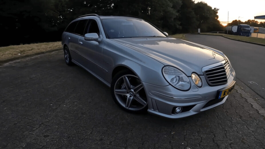 Mercedes-Benz E 55 AMG Station, vista frente 3/4