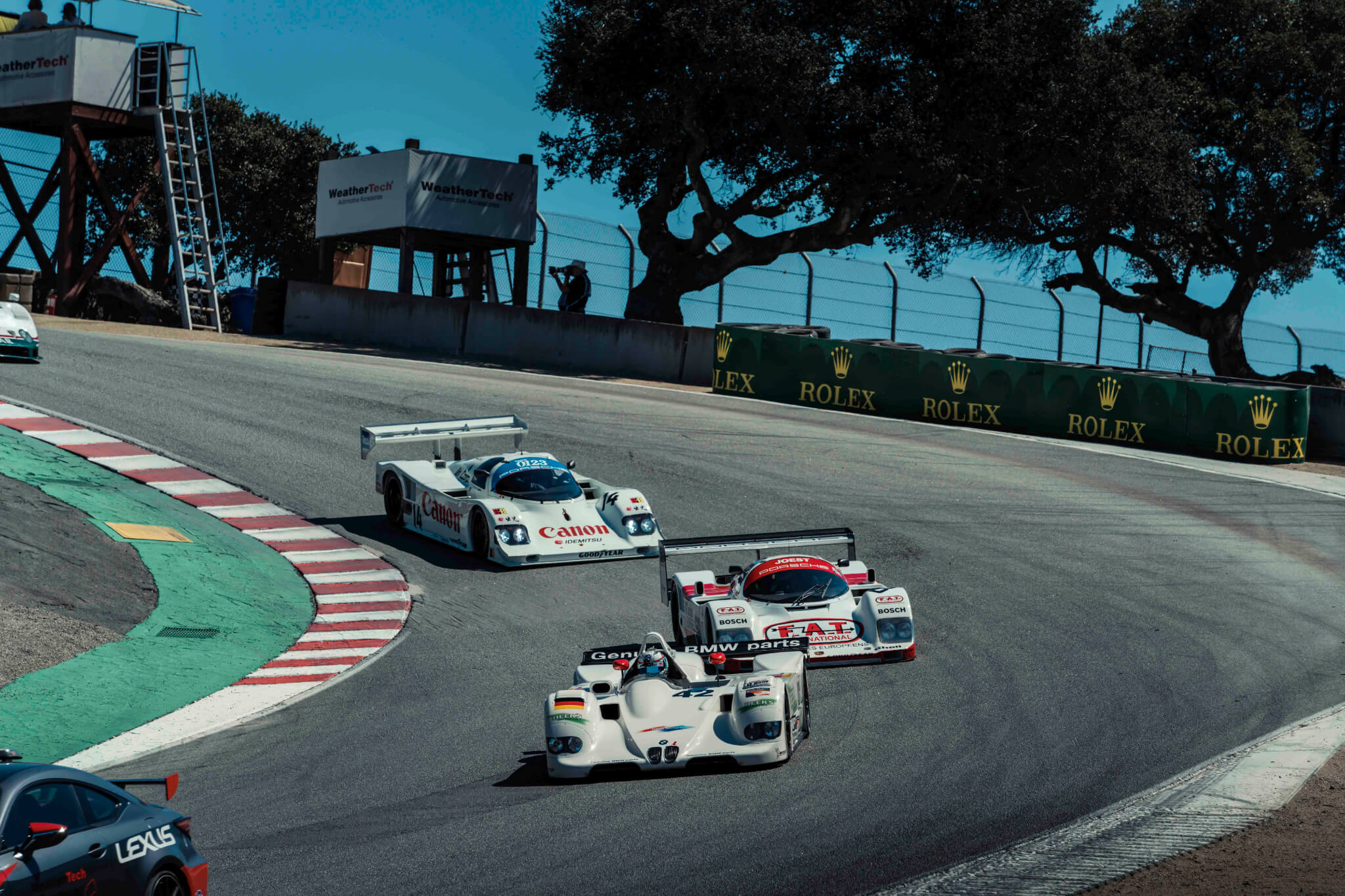 Corkscrew em Laguna Seca com vários carros a fazê-la