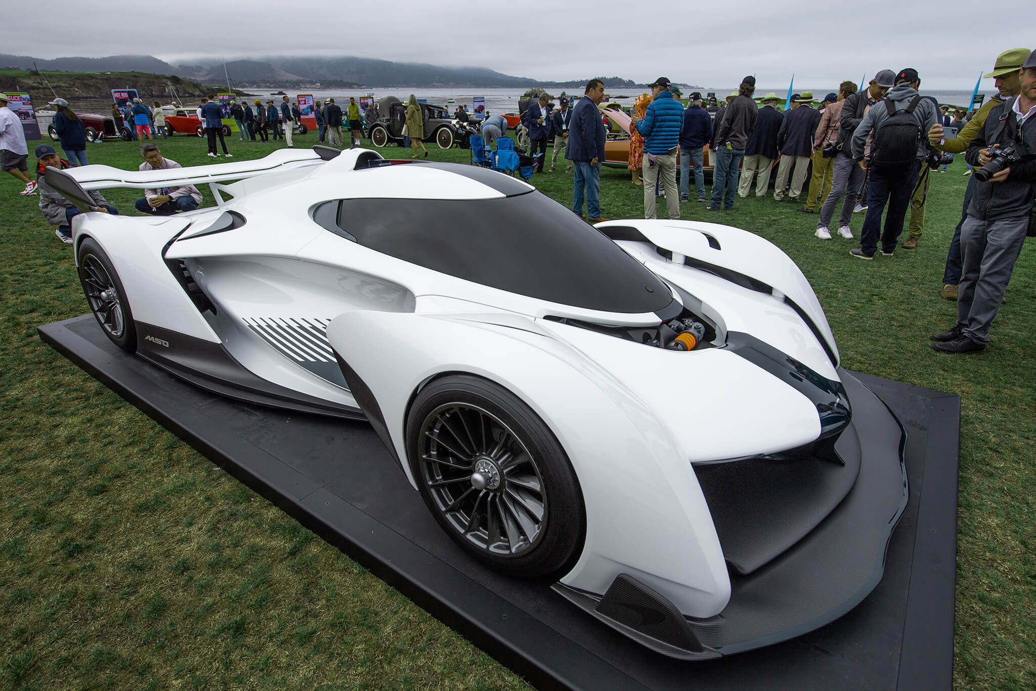 McLaren Solus GT no relvado de Monterey Car Week