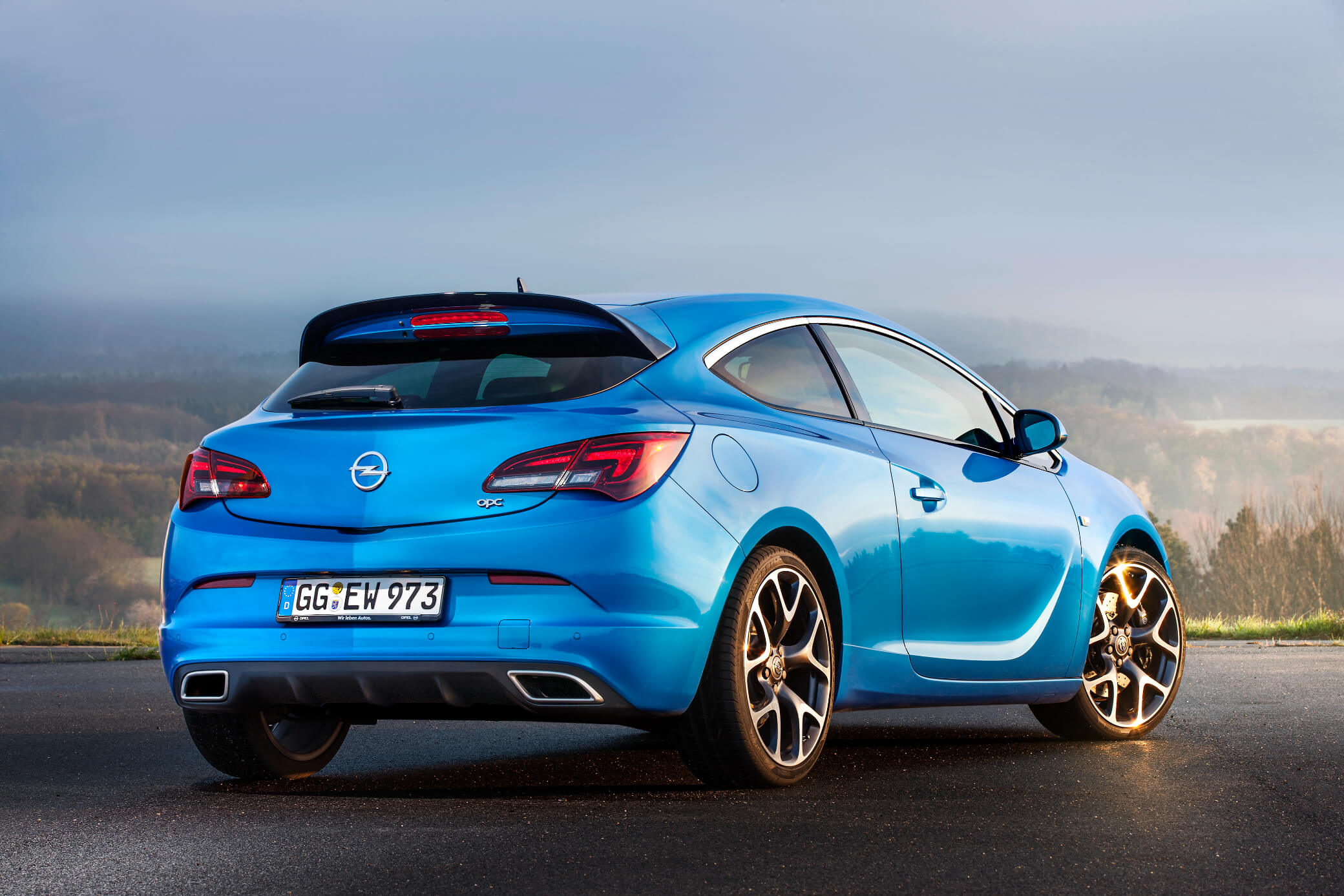 Opel Astra OPC traseira