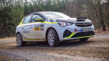 Opel Corsa-e Rally a curvar para a direita