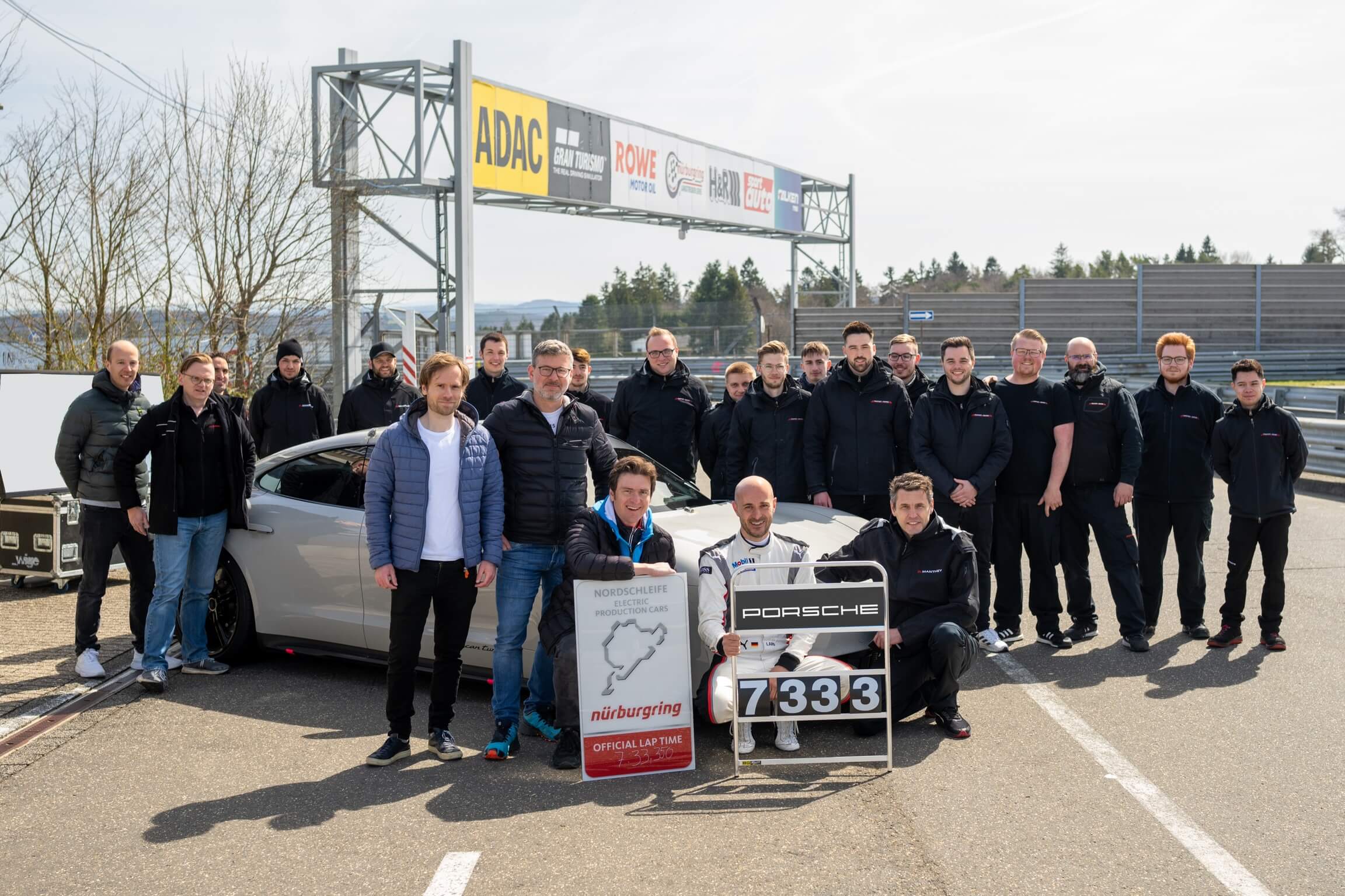 Porsche Taycan Turbo S recorde Nurburgring