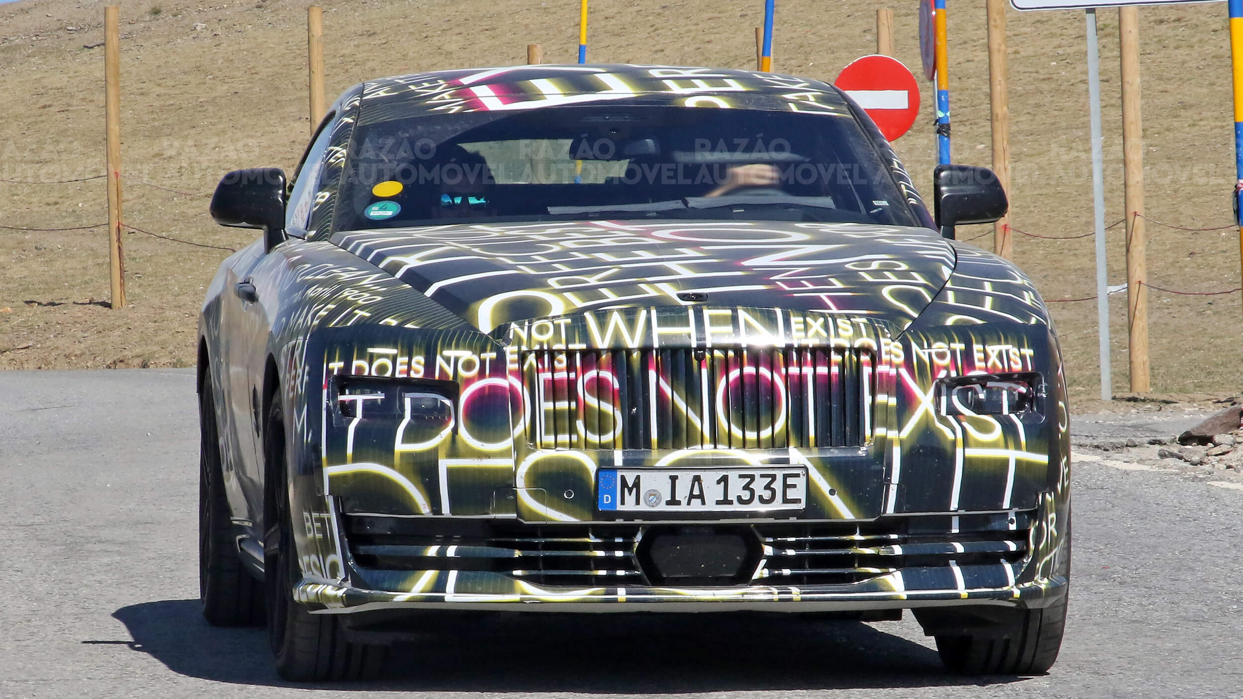 Rolls Royce Spectre fotos espia dianteira