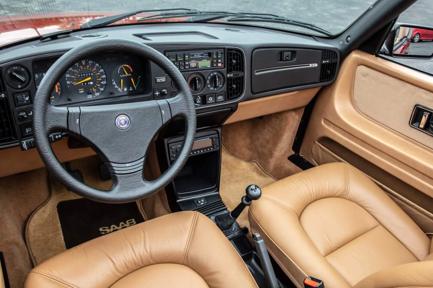 Saab 900 Turbo Cabrio interior