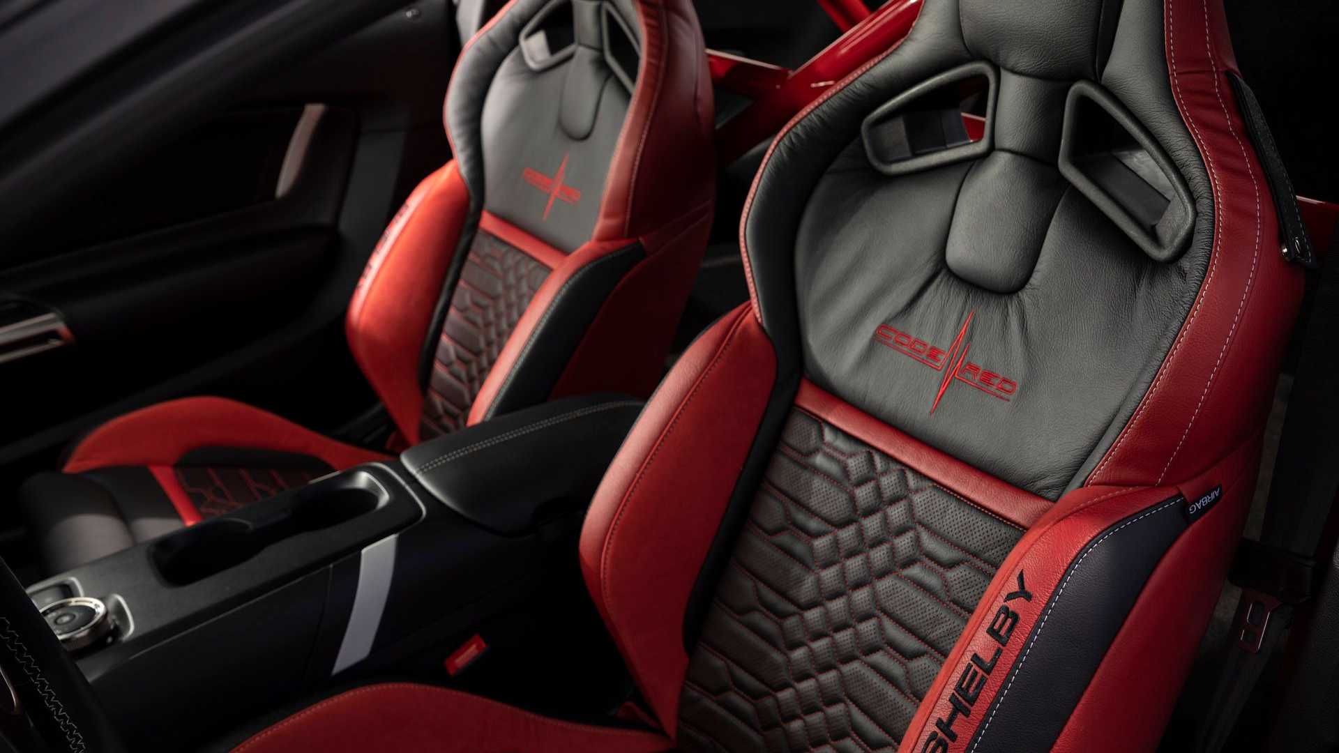 Shelby GT500 Code Red interior bancos