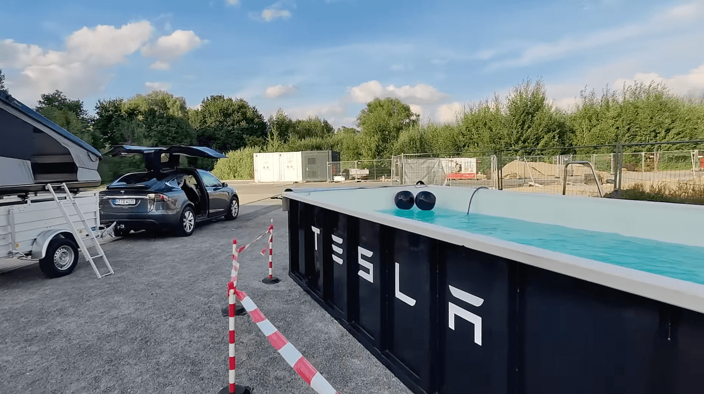 Tesla Super Pool Piscina Alemanha 3