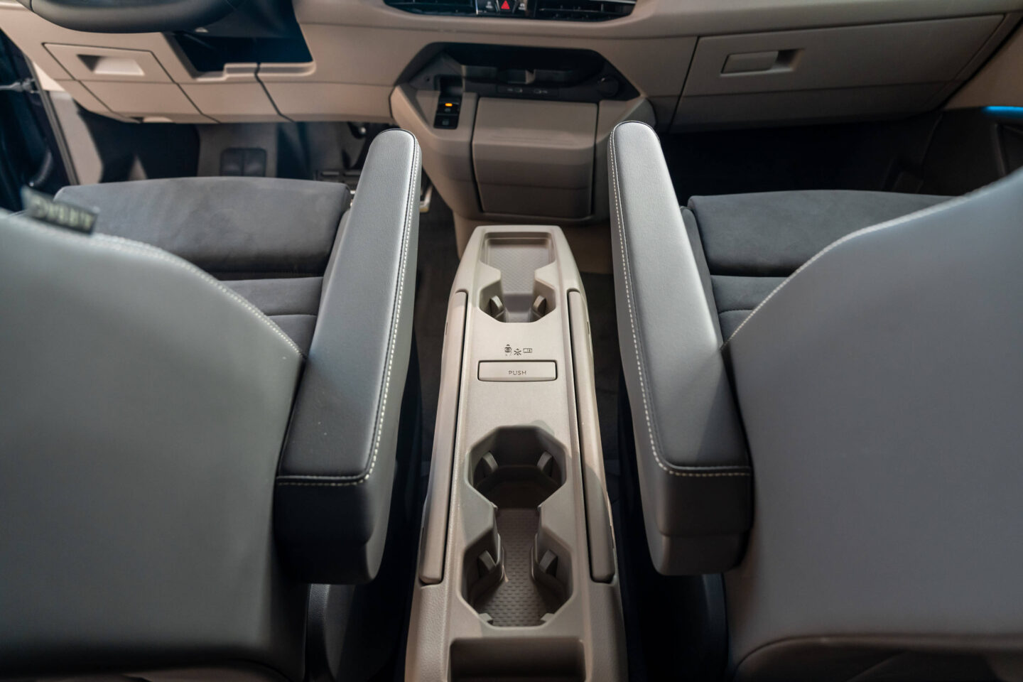 Volkswagen Multivan consola deslizante