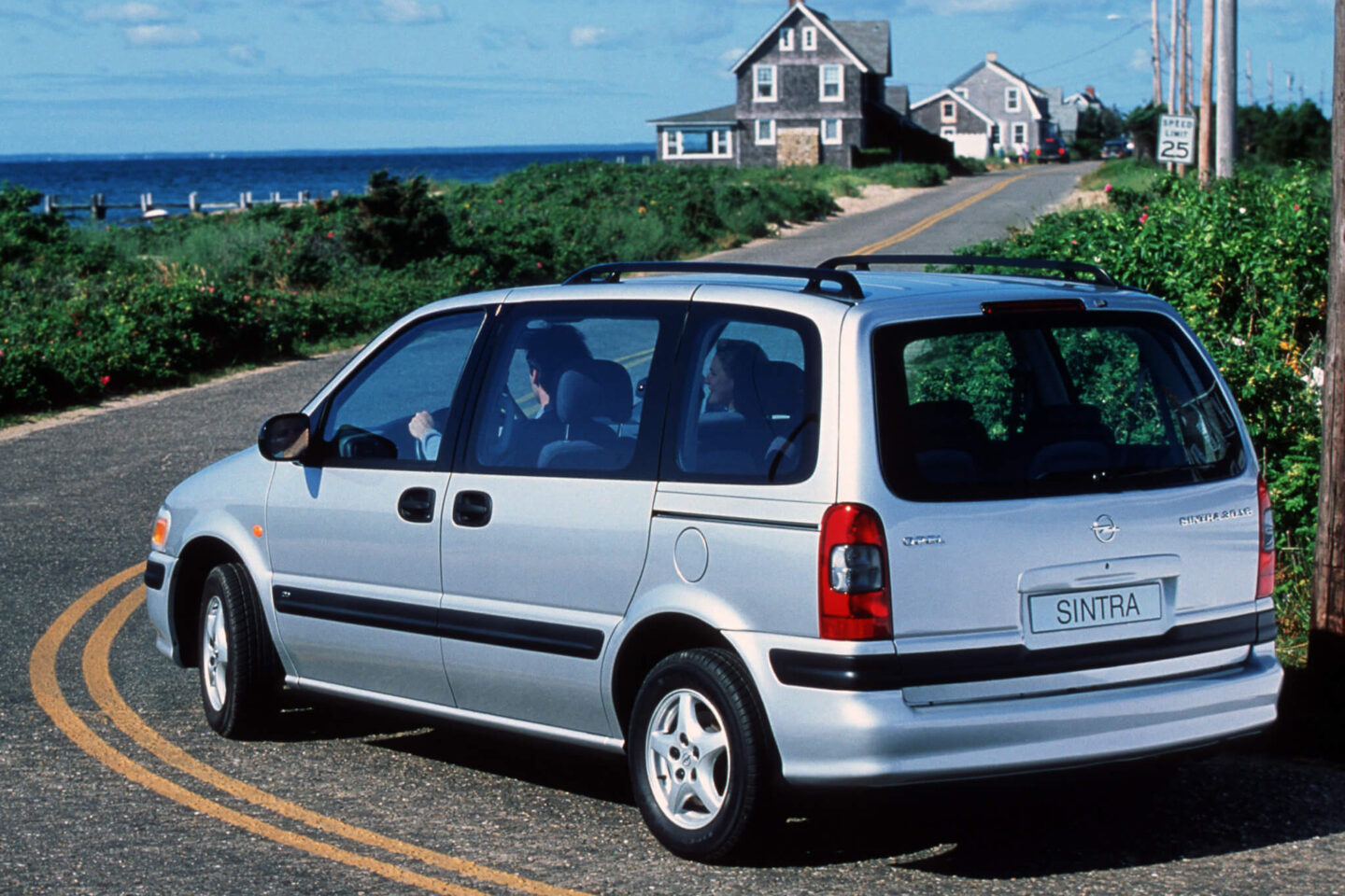 Opel Sinta vista traseira 3/4
