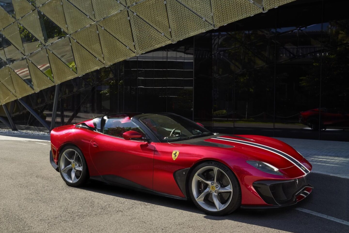 Ferrari-SP51 frente