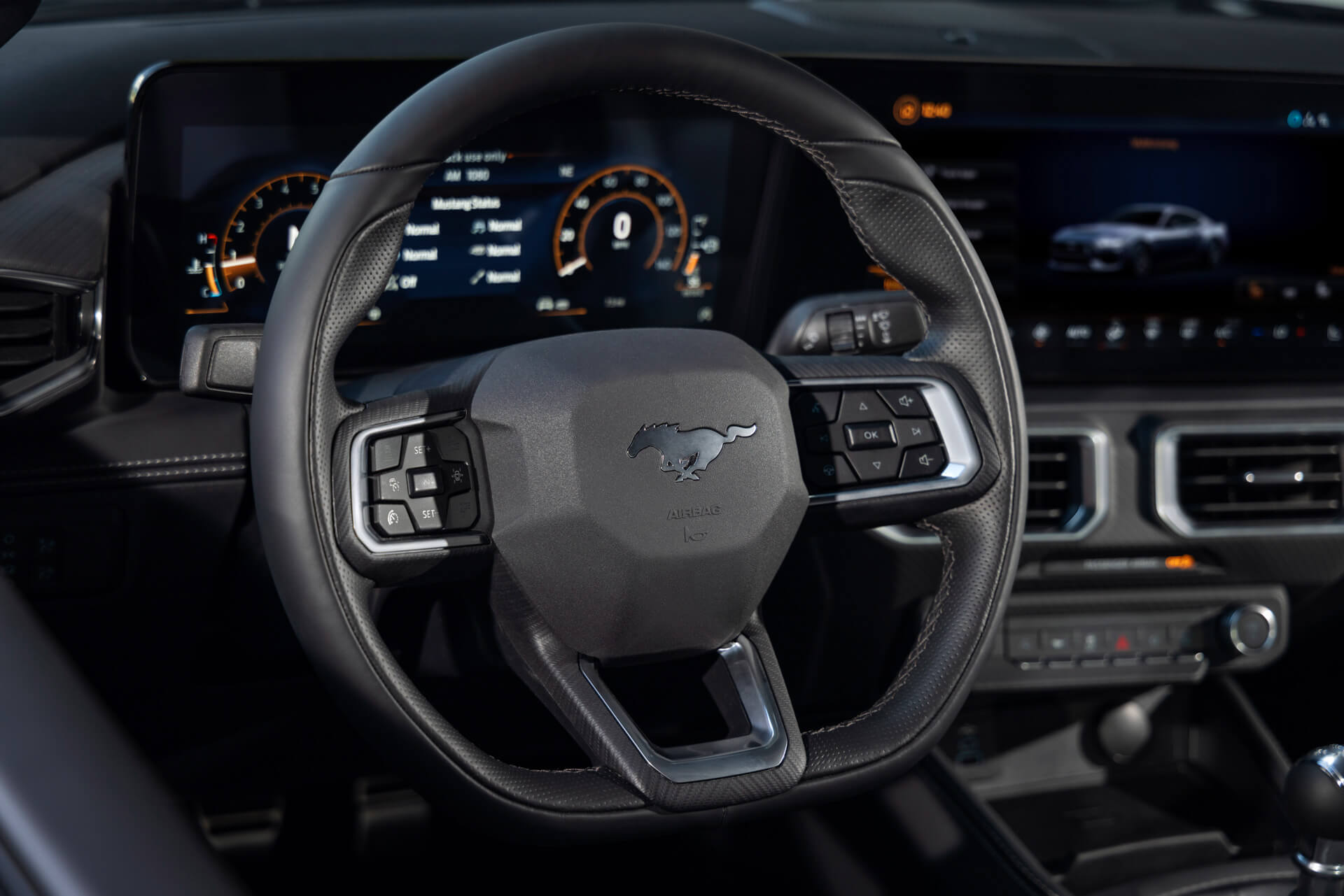 Ford Mustang pormenor volante