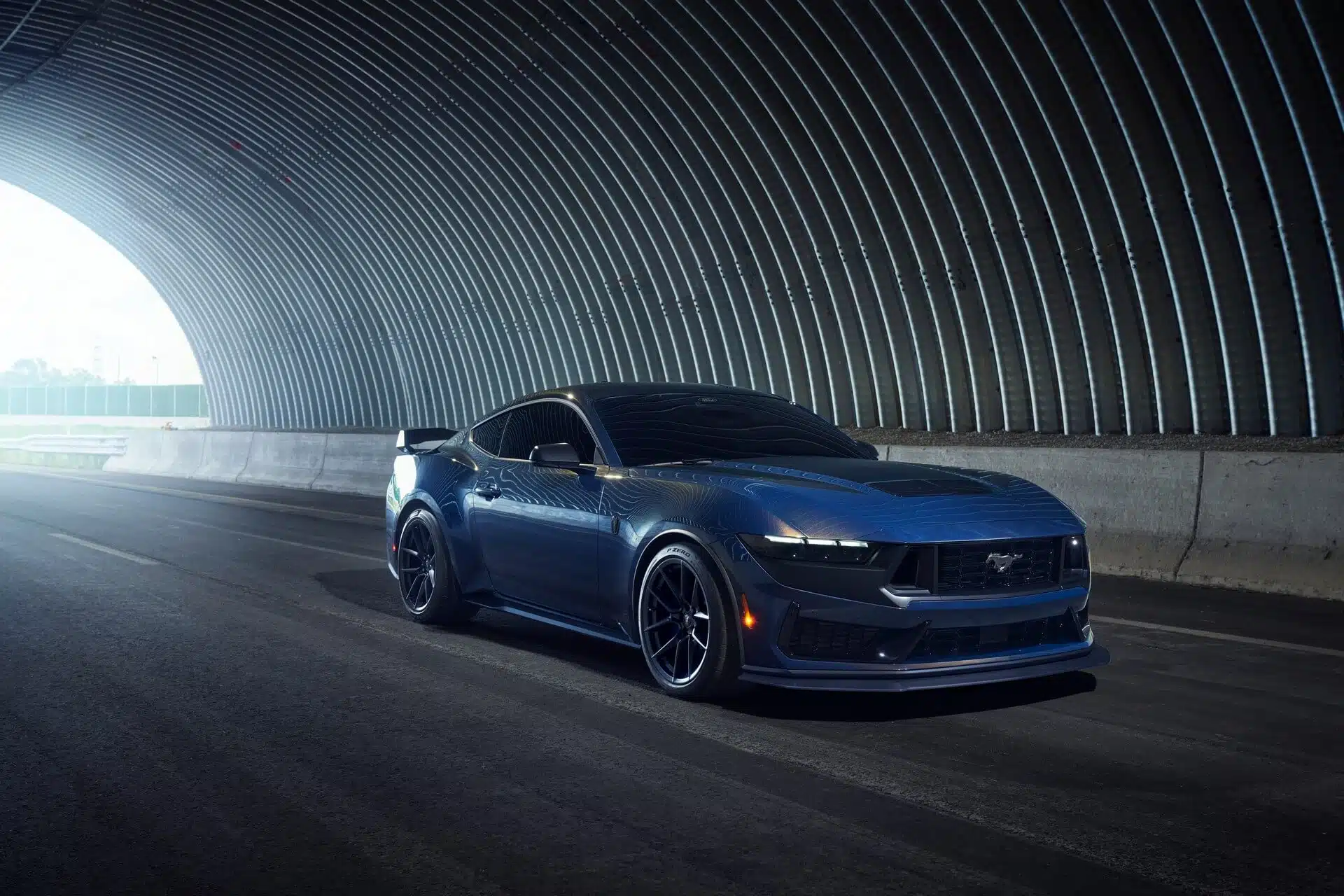 Ford Mustang Dark Horse vista dianteira 3/4