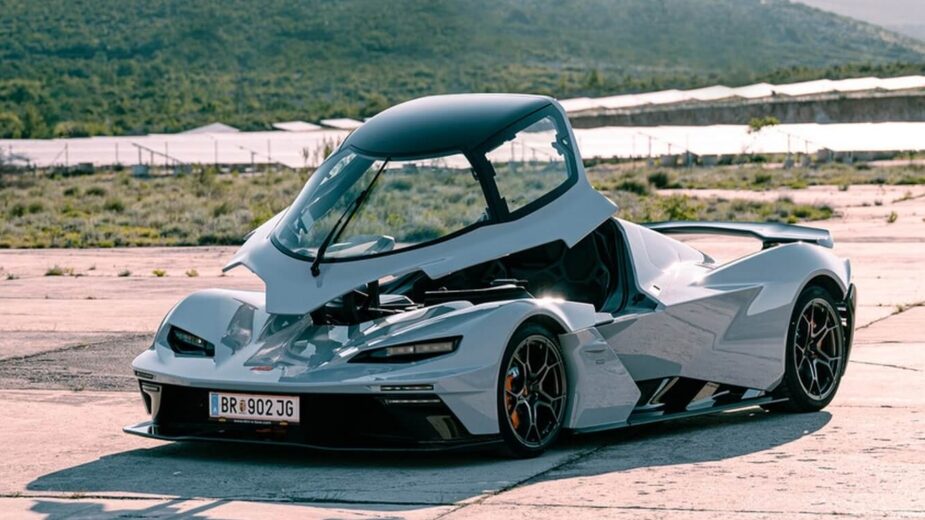 KTM X-Bow GT-XR com canópia aberta