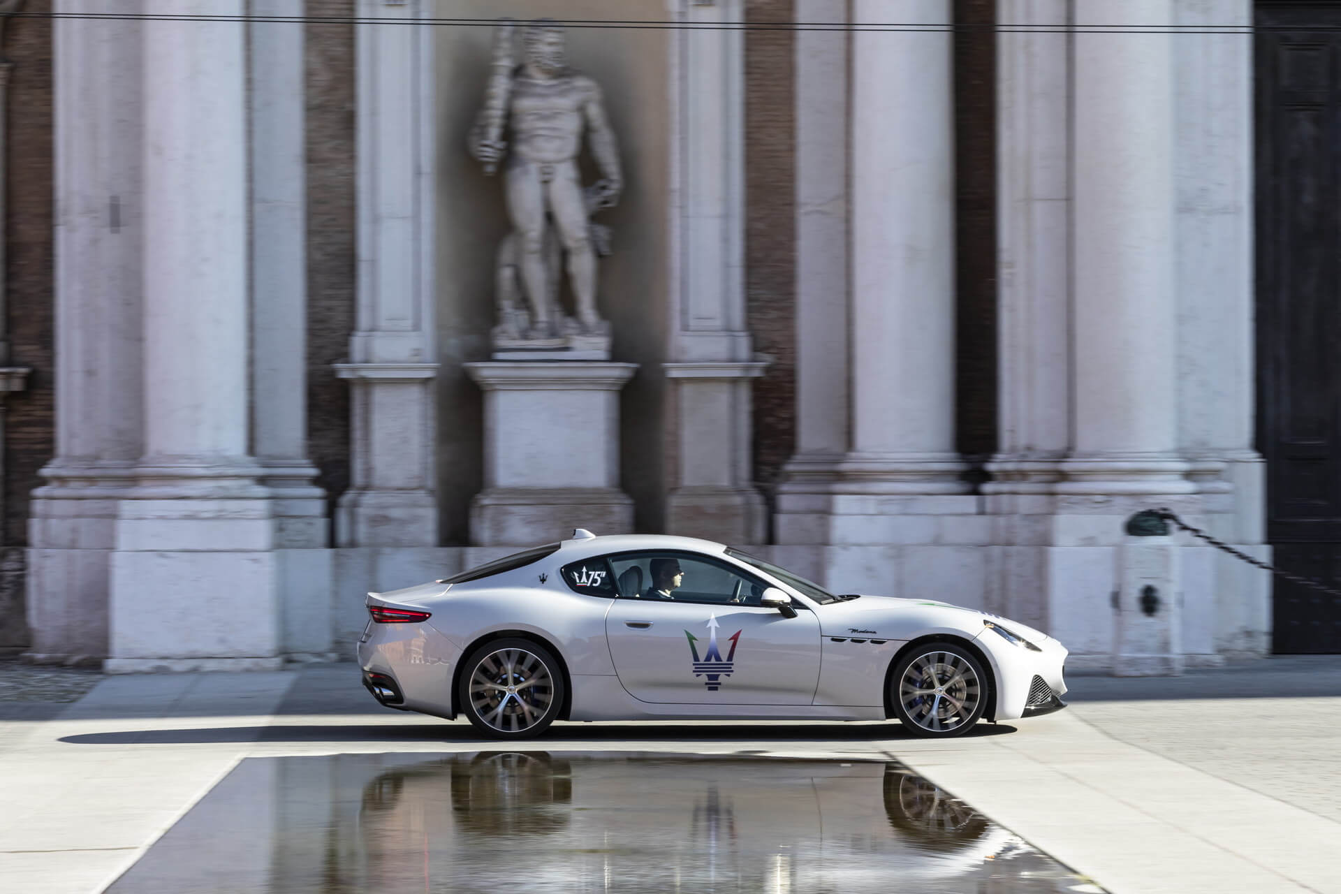 Maserati GranTurismo vista lateral