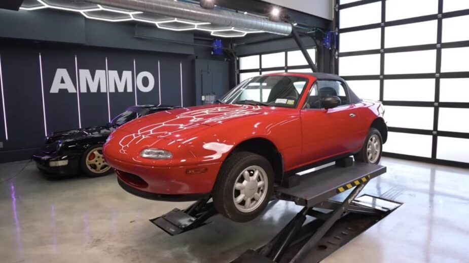 Mazda MX-5 NA no elevador