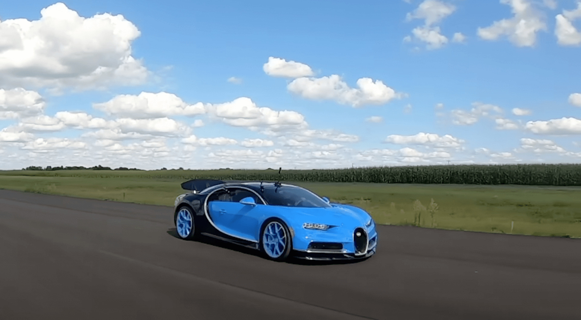 Bugatti Chiron drag race