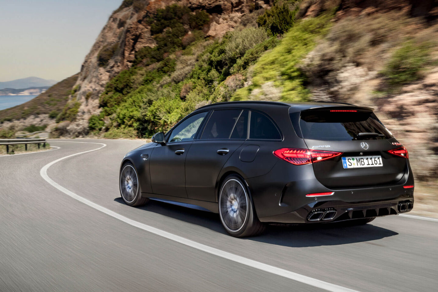 Mercedes-AMG C 63 S E-Performance carrinha vista traseira 3/4