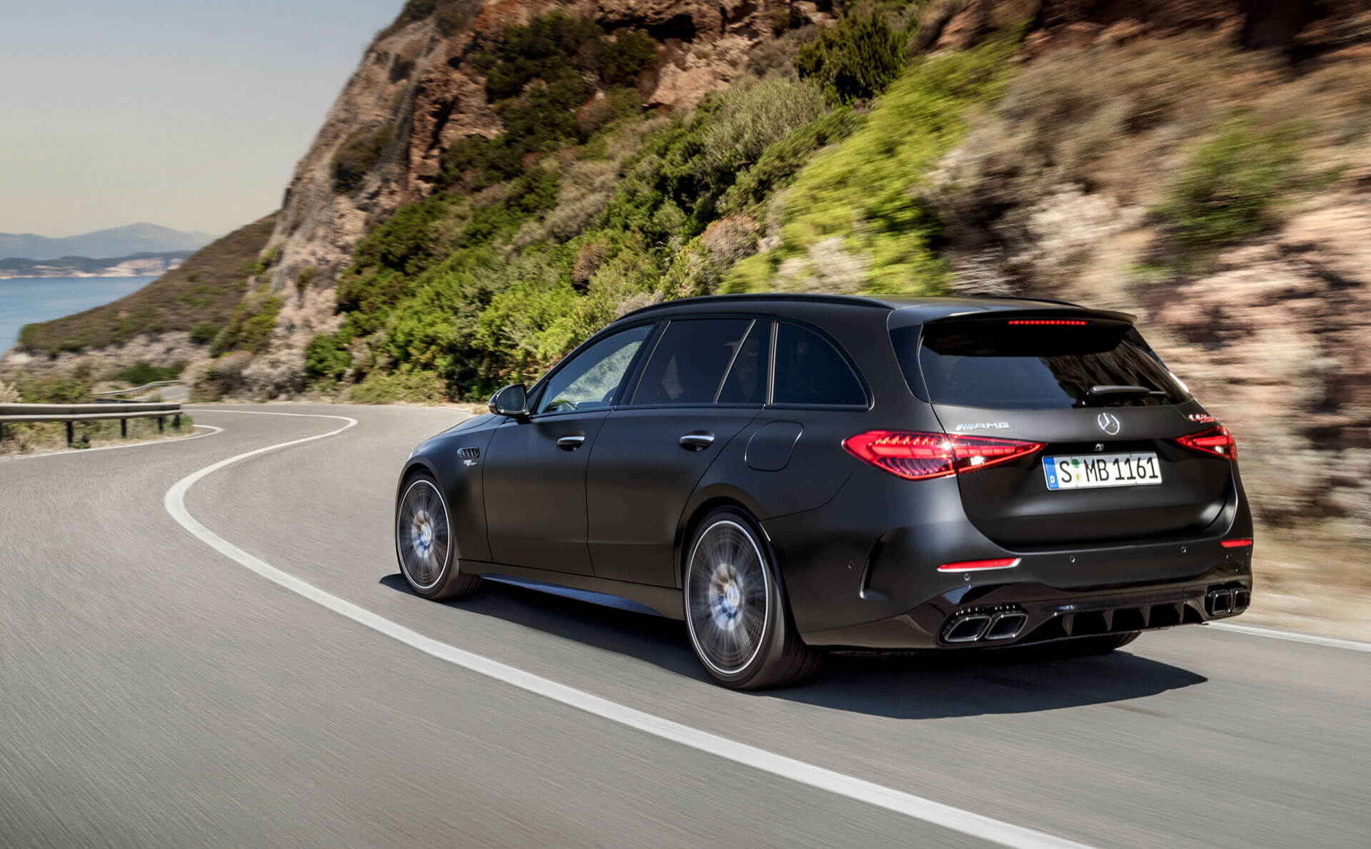 Mercedes-AMG C 63 S E-Performance carrinha vista traseira 3/4