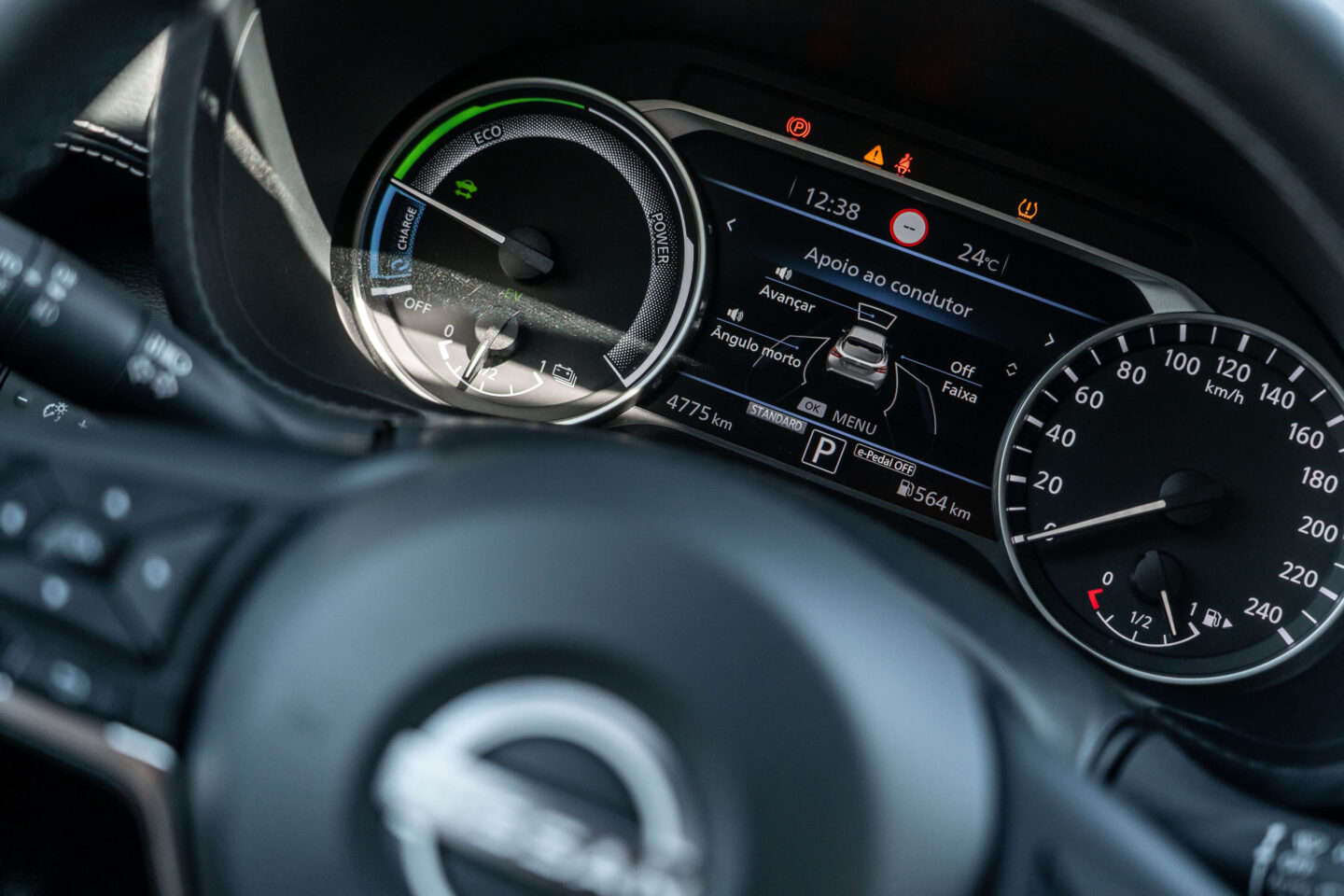 Nissan Juke Hybrid pormenor painel de instrumentos