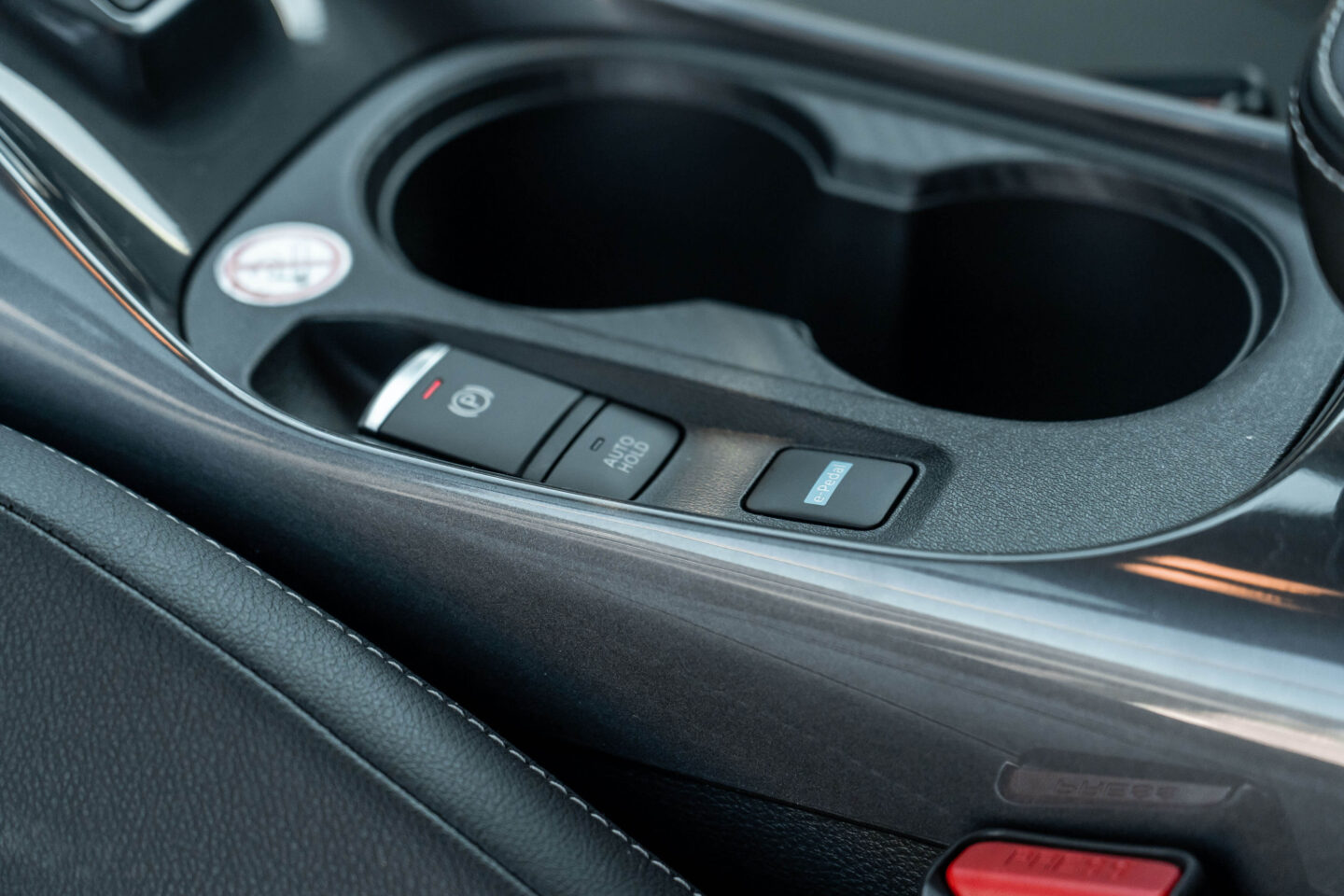 Nissan Juke Hybrid pormenor comando "e-Pedal" na consola central