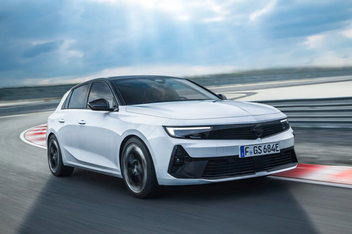 Opel Astra GSe frente