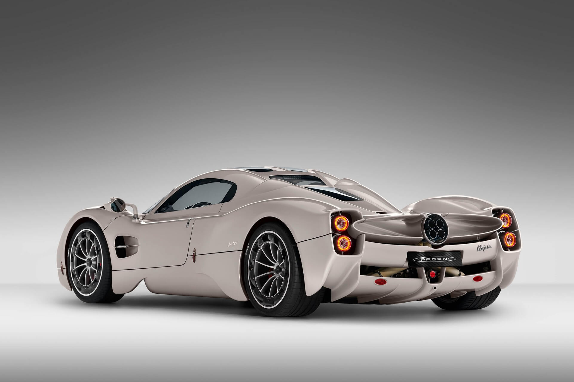 Pagani Utopia 3/4 traseira