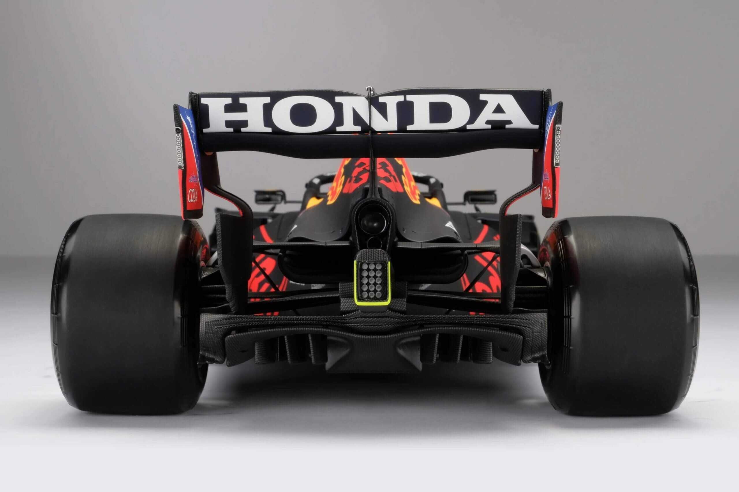 Red Bull RB16B vista traseira