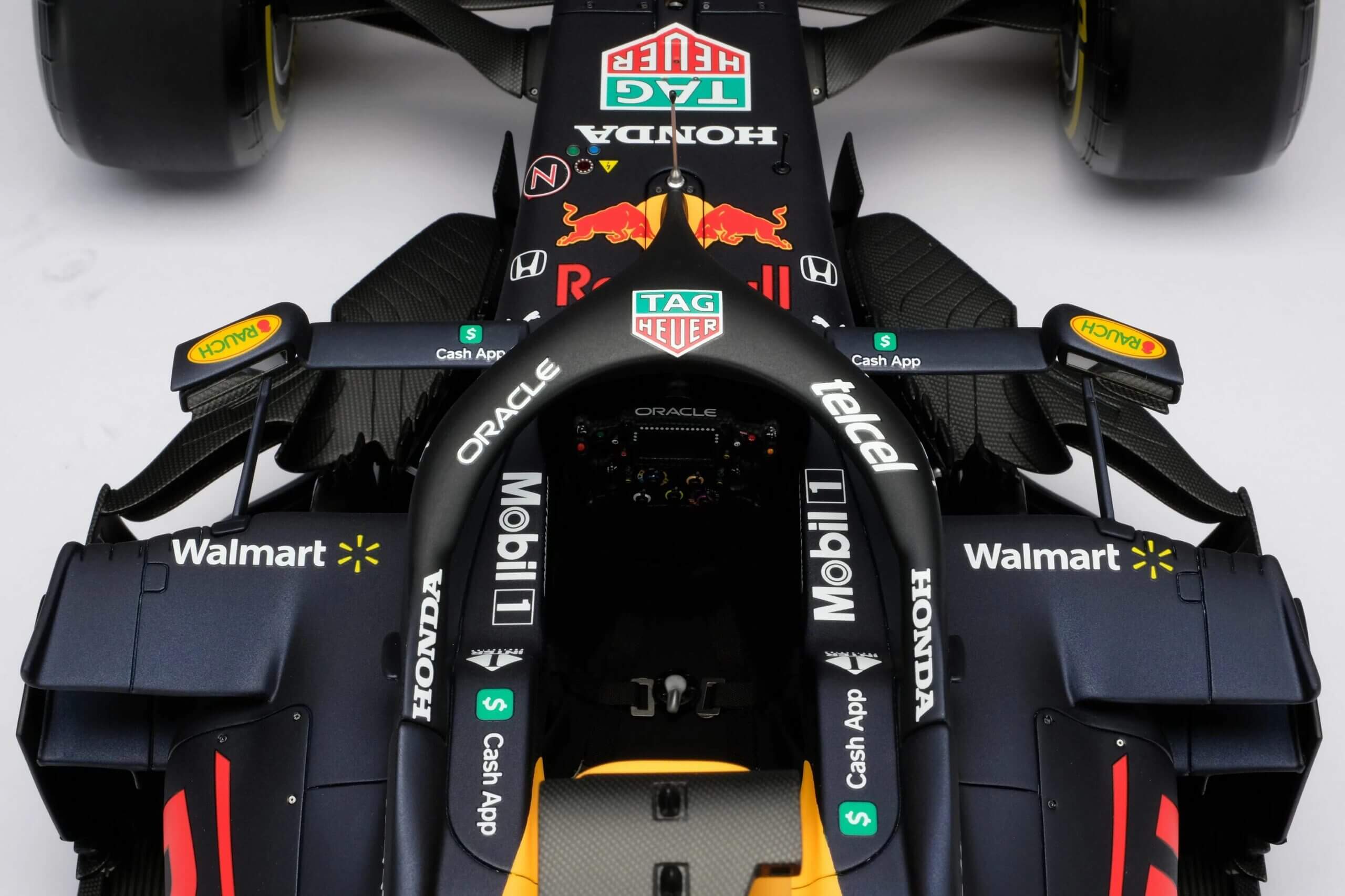 Red Bull RB16B pormenor cockpit