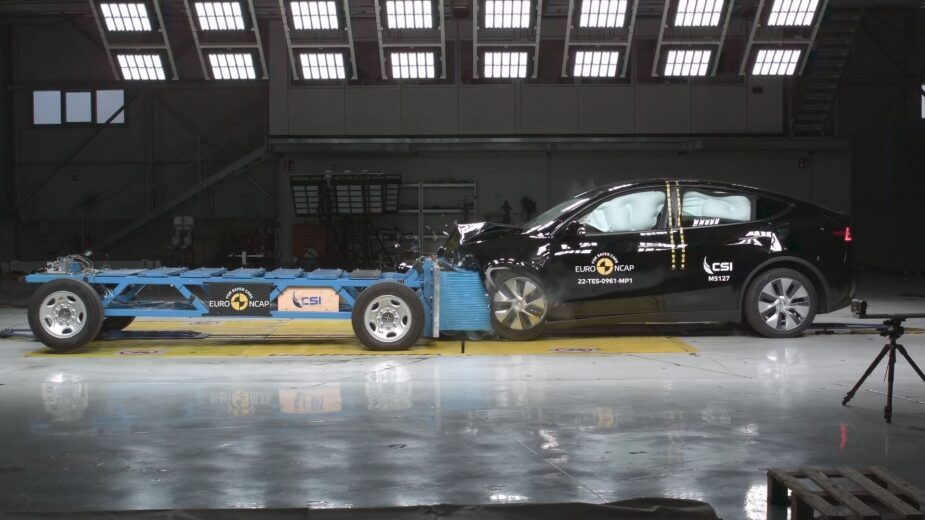 Tesla Model Y crash-test vista lateral