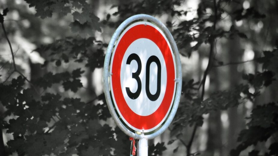 Limite de velocidade 30 km/h