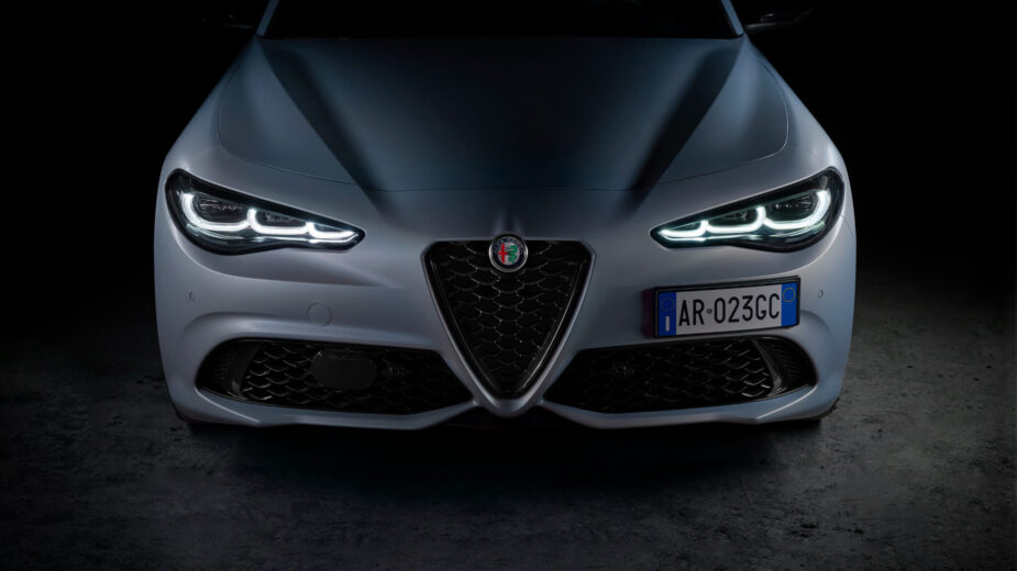 Alfa Romeo Giulia Competizione frente