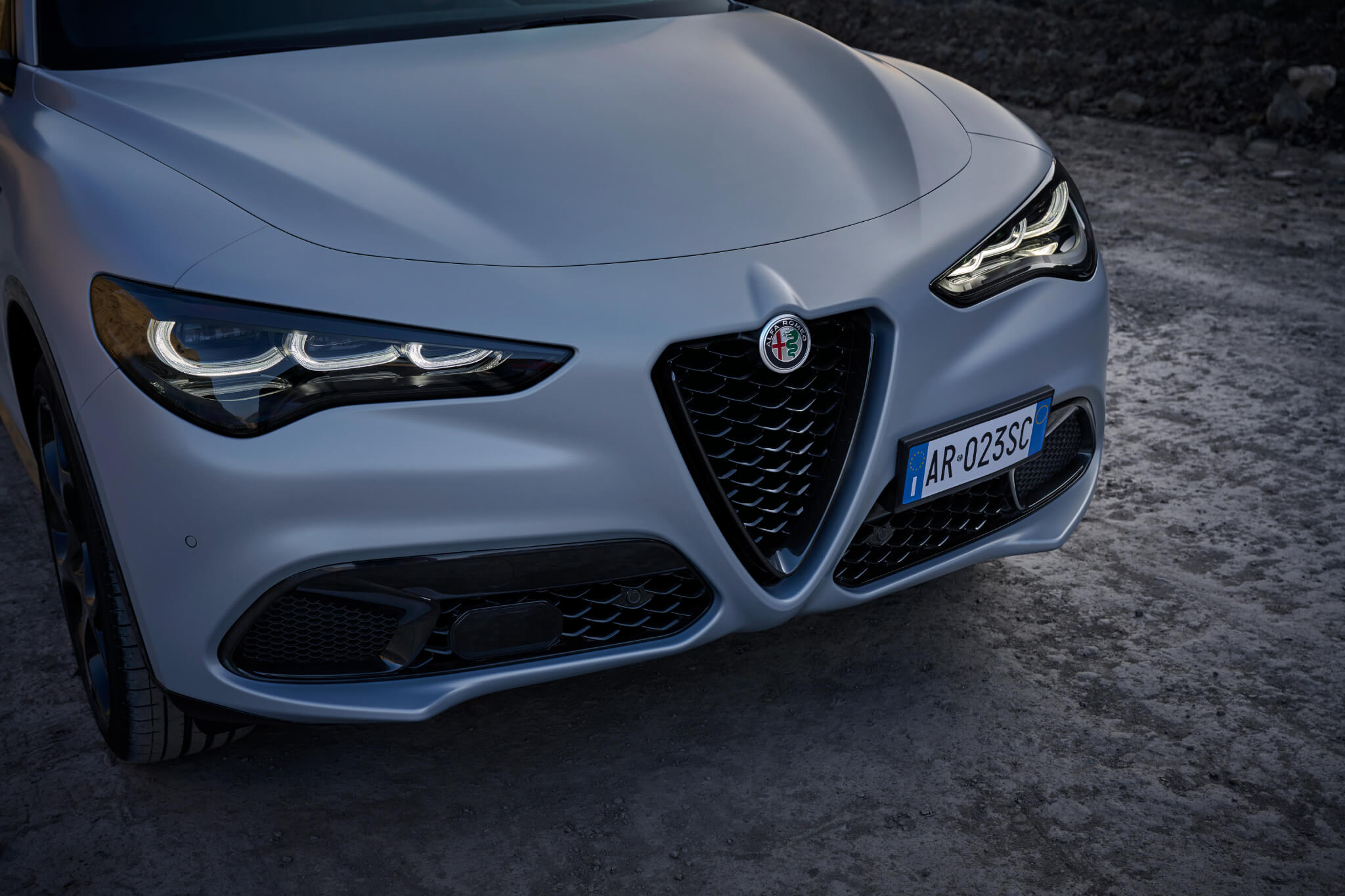 Alfa Romeo Stelvio Competizione vista parcial de frente