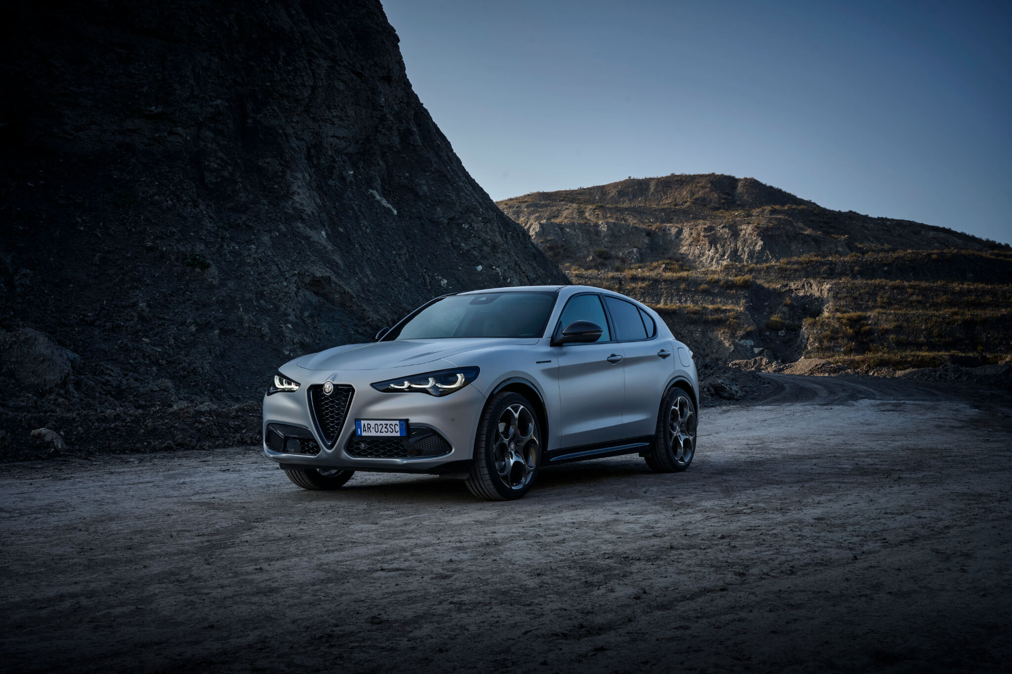 Alfa Romeo Stelvio Competizione em movimento frente 3/4