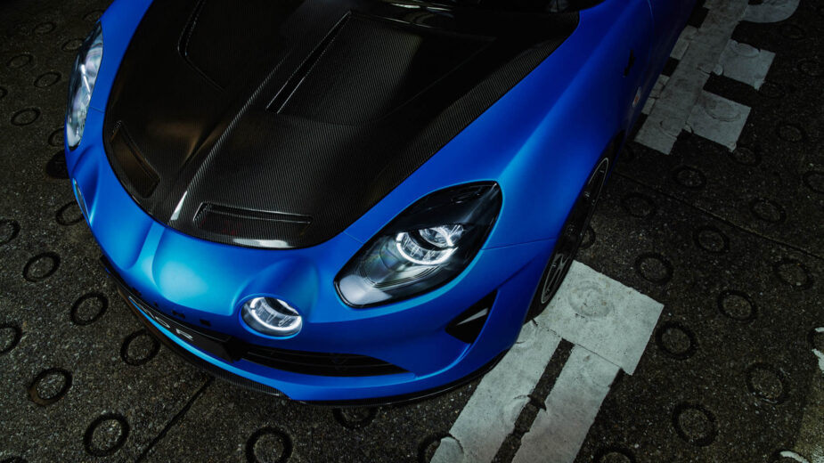 Alpine A110 R pormenor capô