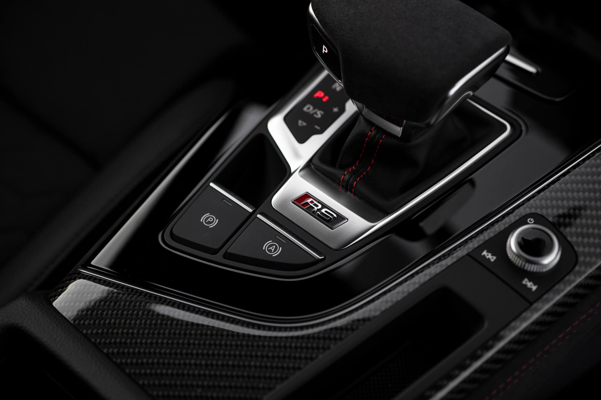 Audi RS 5 Competition Plus detalhe consola central