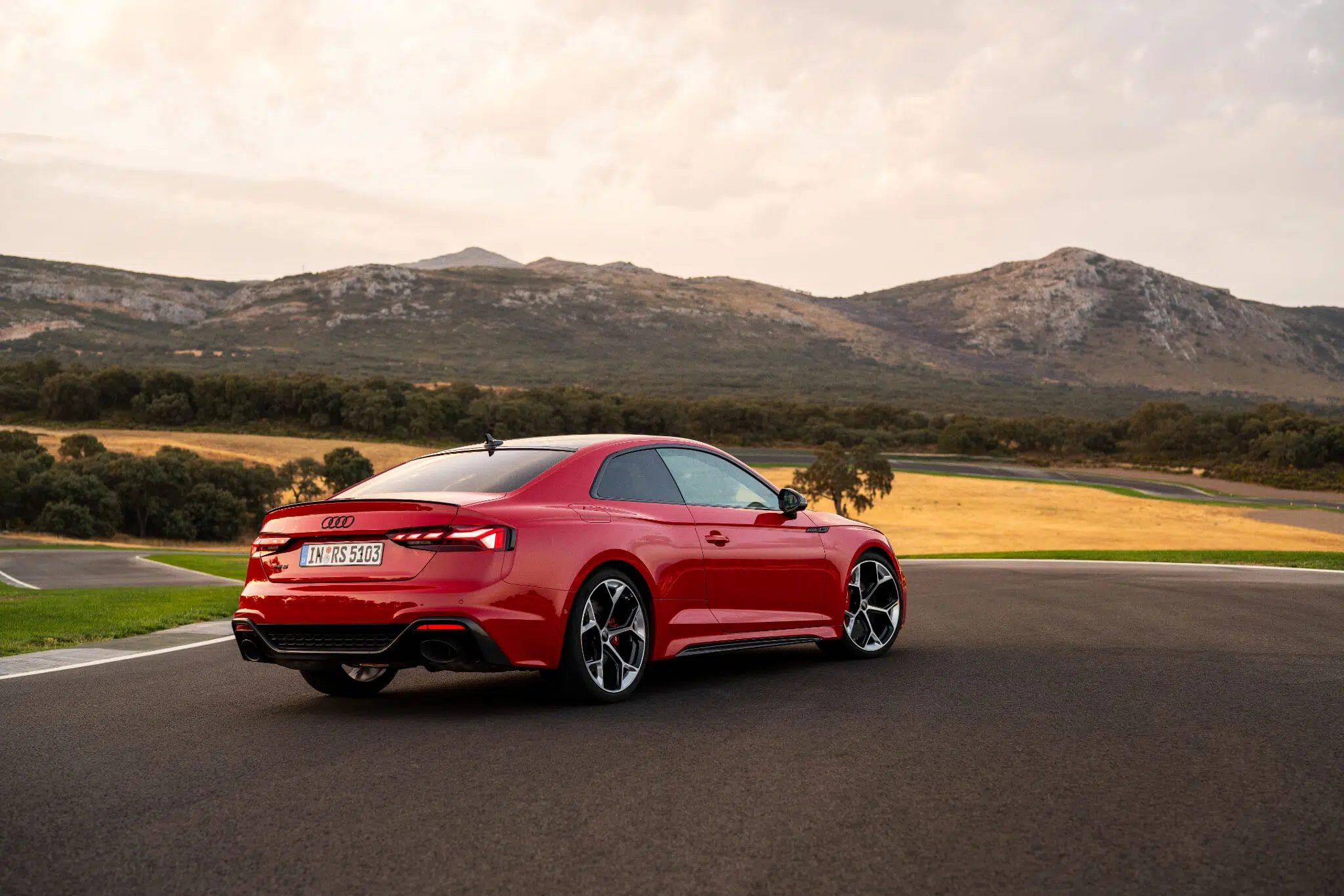 Audi RS 5 Competition Plus vista traseira 3/4