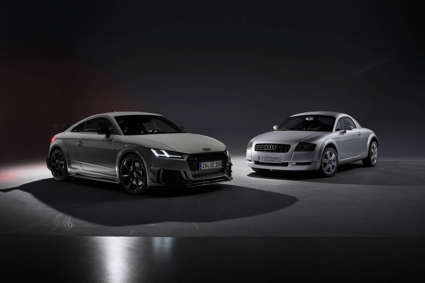 Audi TT iconic edition ao lado do TT original