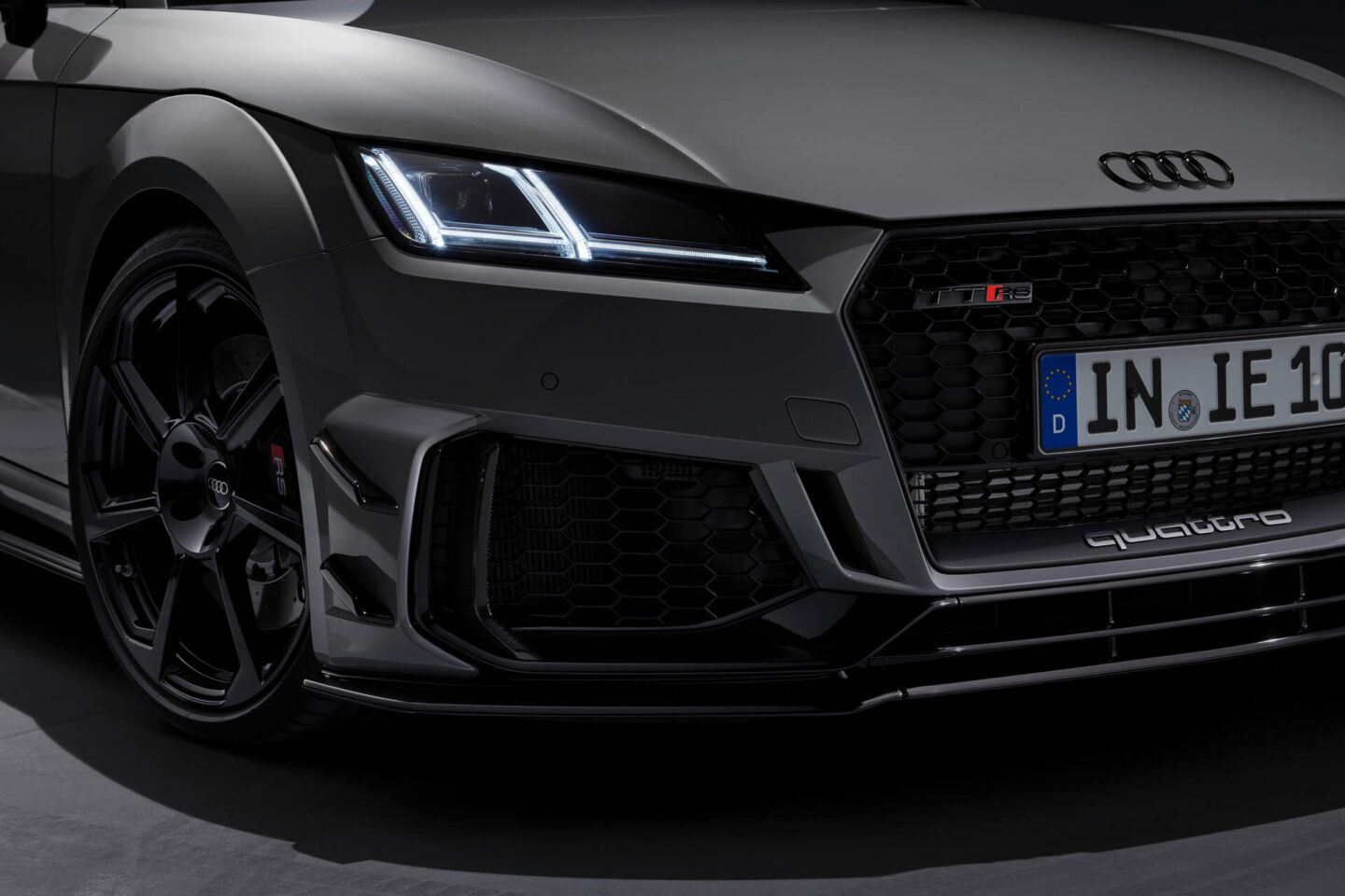 Audi TT RS Coupé iconic edition detalhe para-choques dianteiro