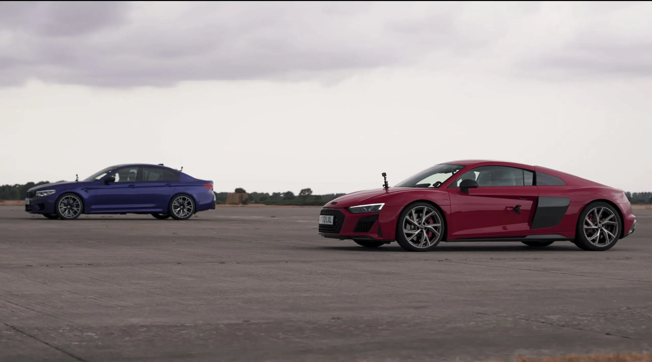 Drag race BMW M5 Audi R8