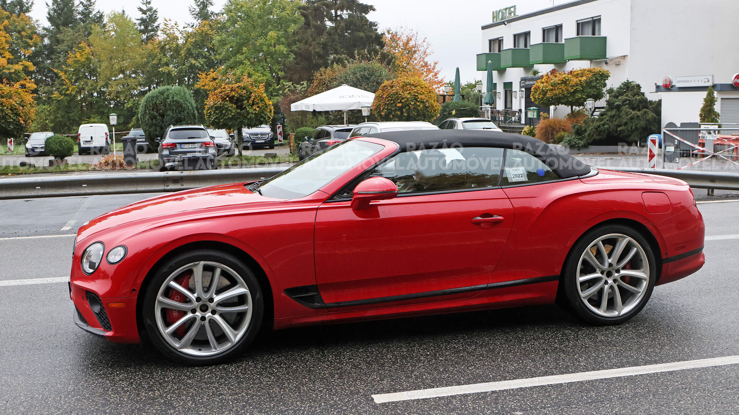 Fotos-espia Bentley Continental GTC PHEV vista lateral