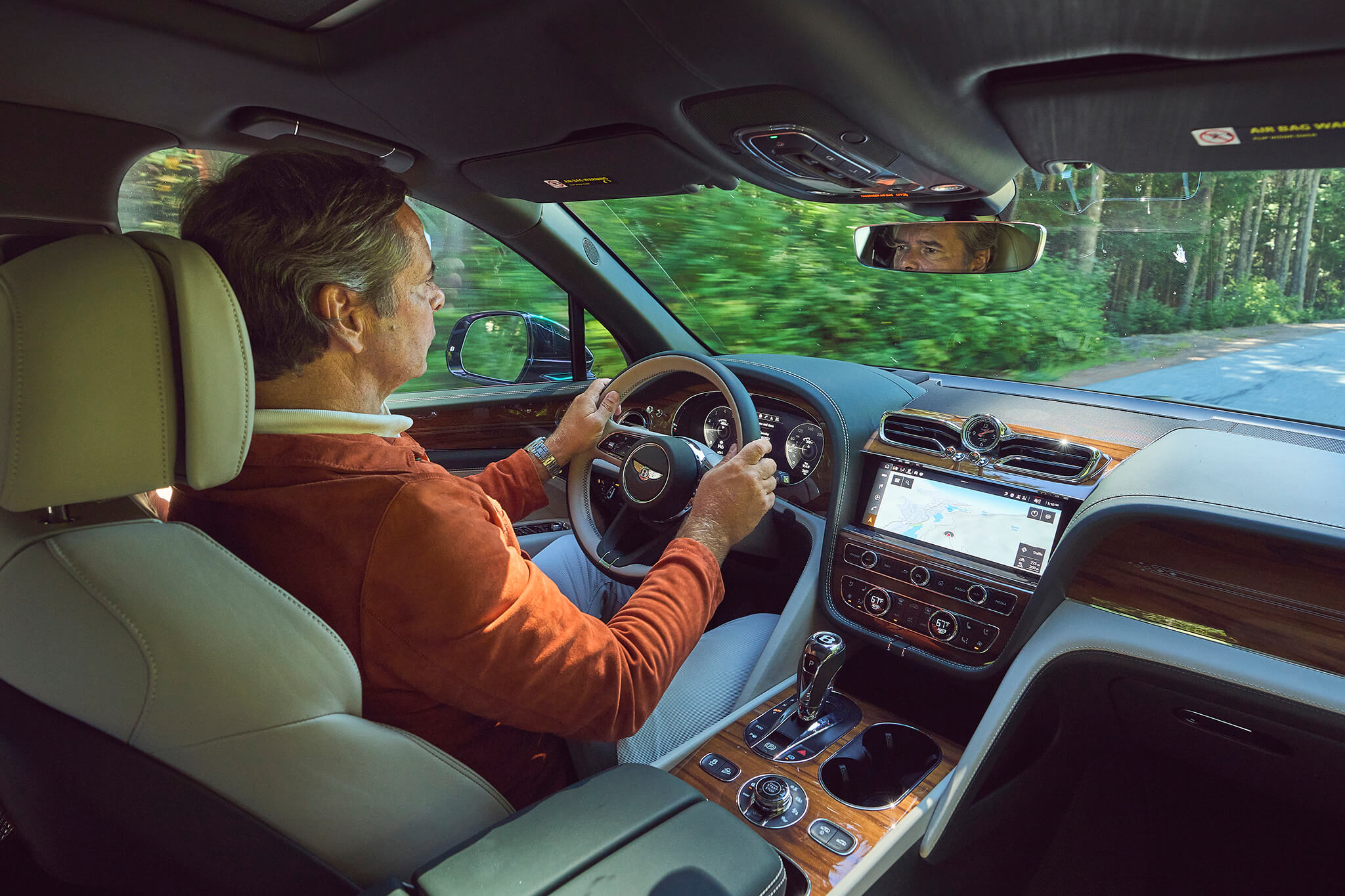 Joaquim Oliveira ao volante do Bentayga EWB