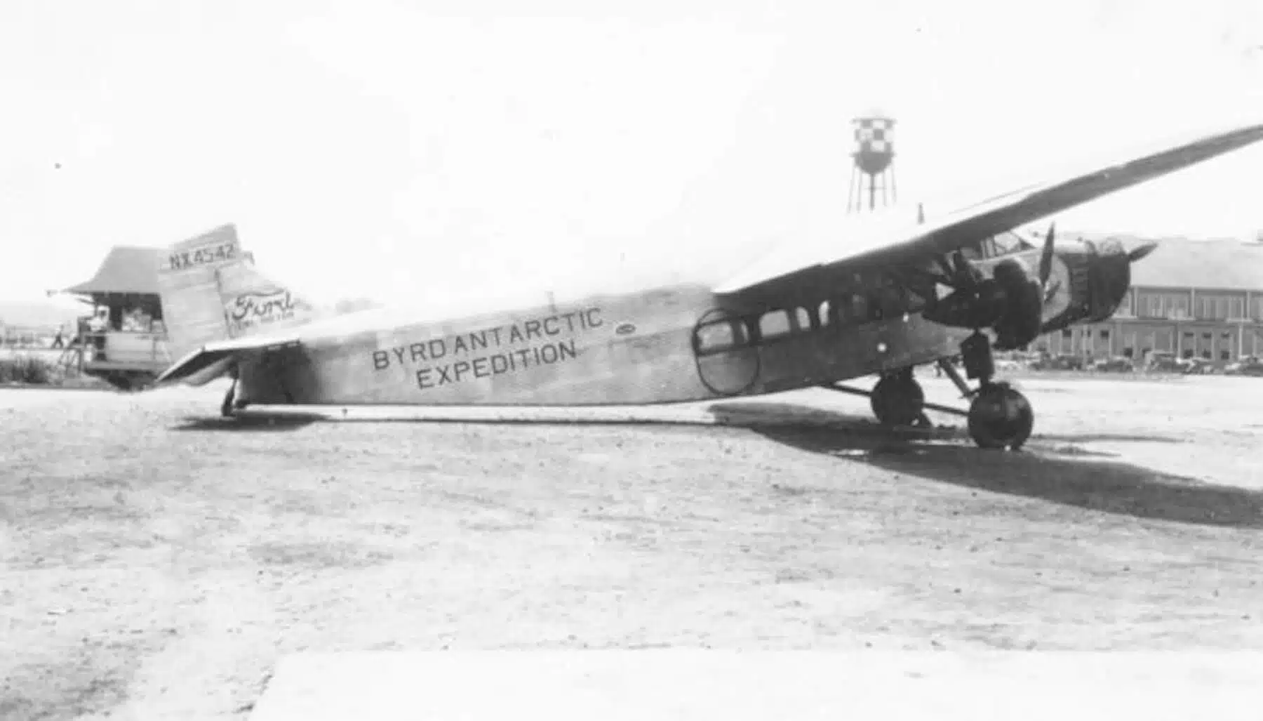 Ford At-4 trimotor